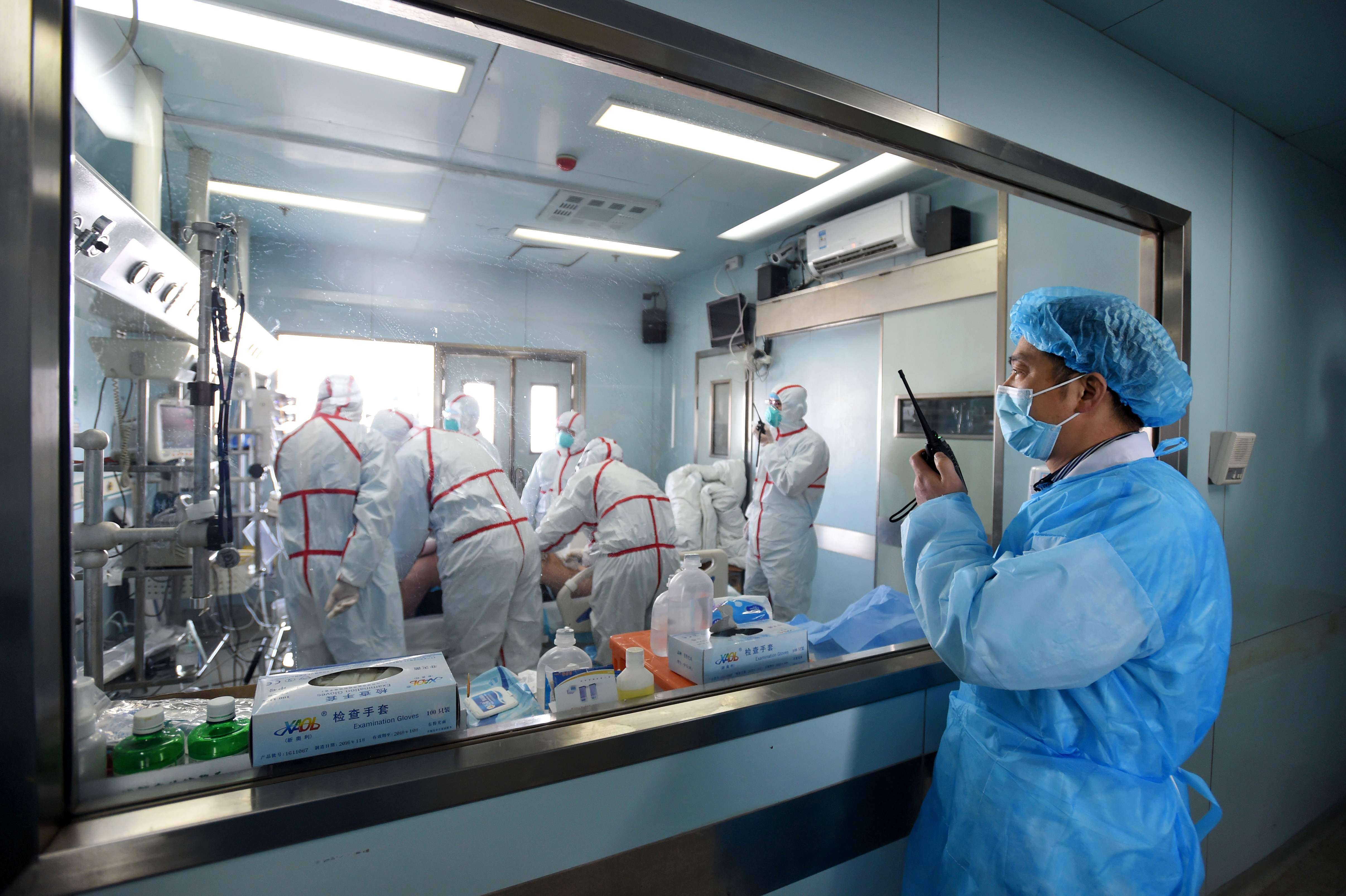 An H7N9 bird flu patient is treated in a hospital in Wuhan, Hubei province. Photo: AFP