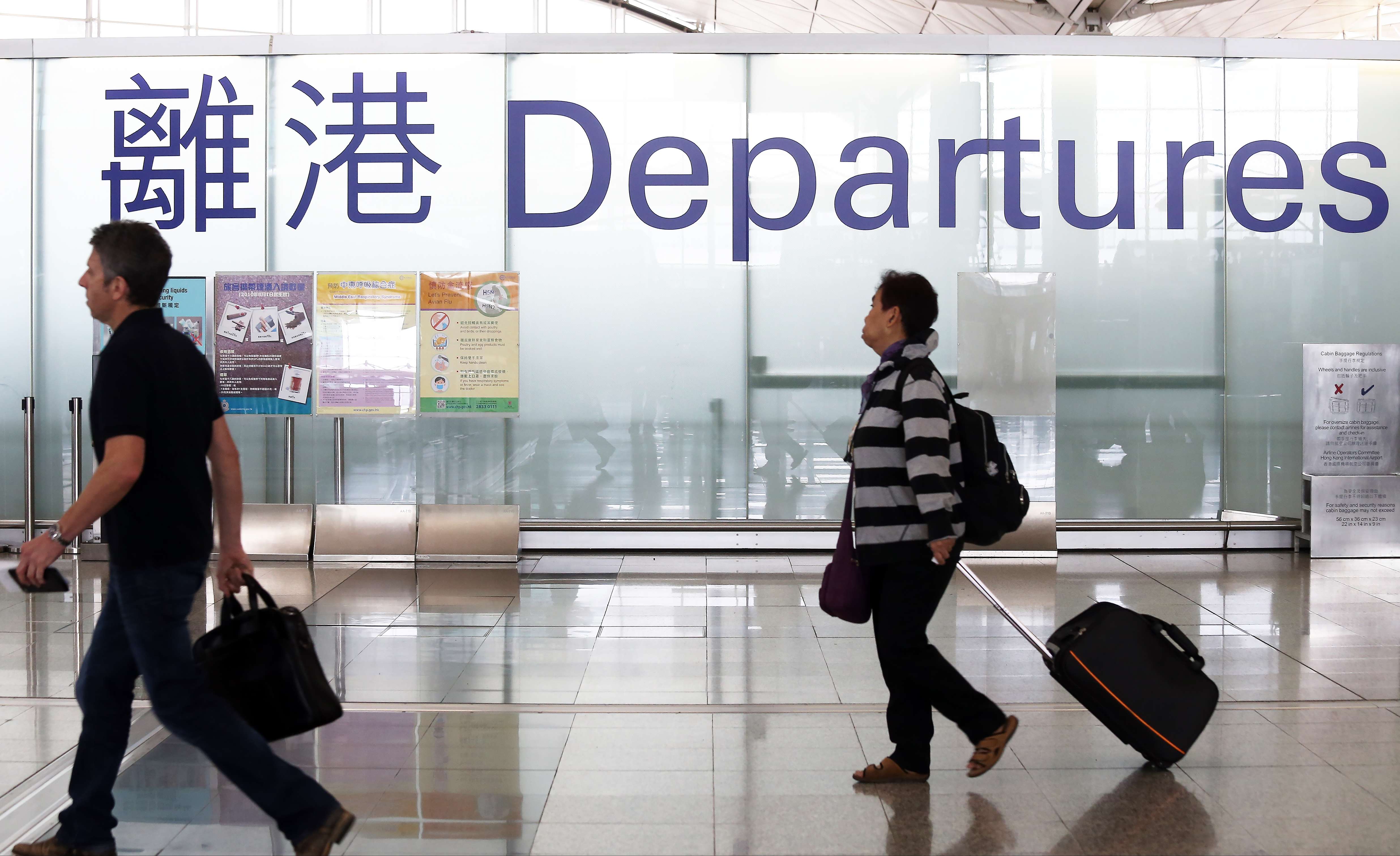 Leung Chun-ying denies exerting pressure on the Hong Kong airport staff to bypass security rules to deliver the piece ofleft luggage, which his younger daughter had left behind, to her at the boarding gateat the time. Photo: Dickson Lee