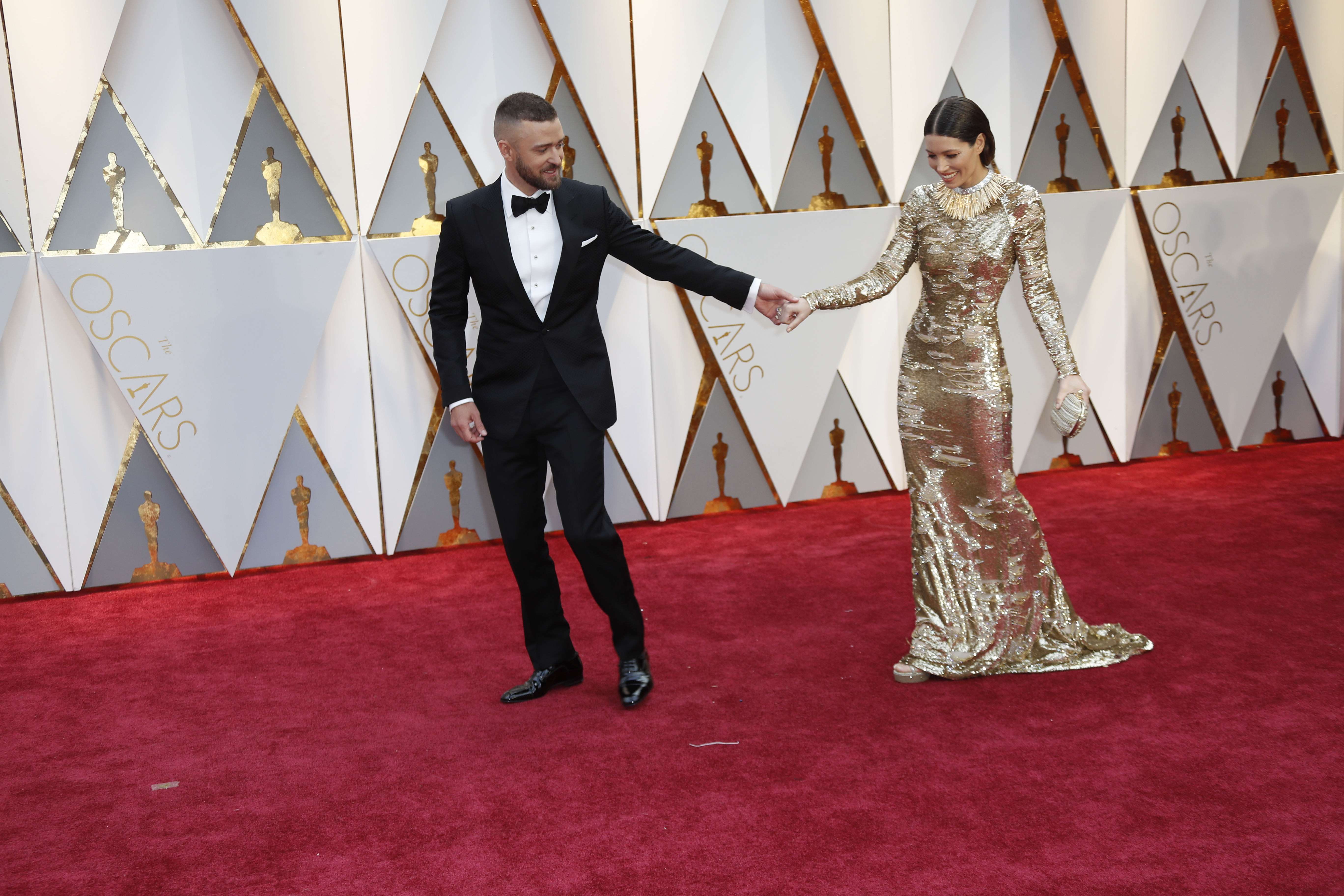 John Legend Wears Gucci Tuxedo for Oscars 2017 Red Carpet