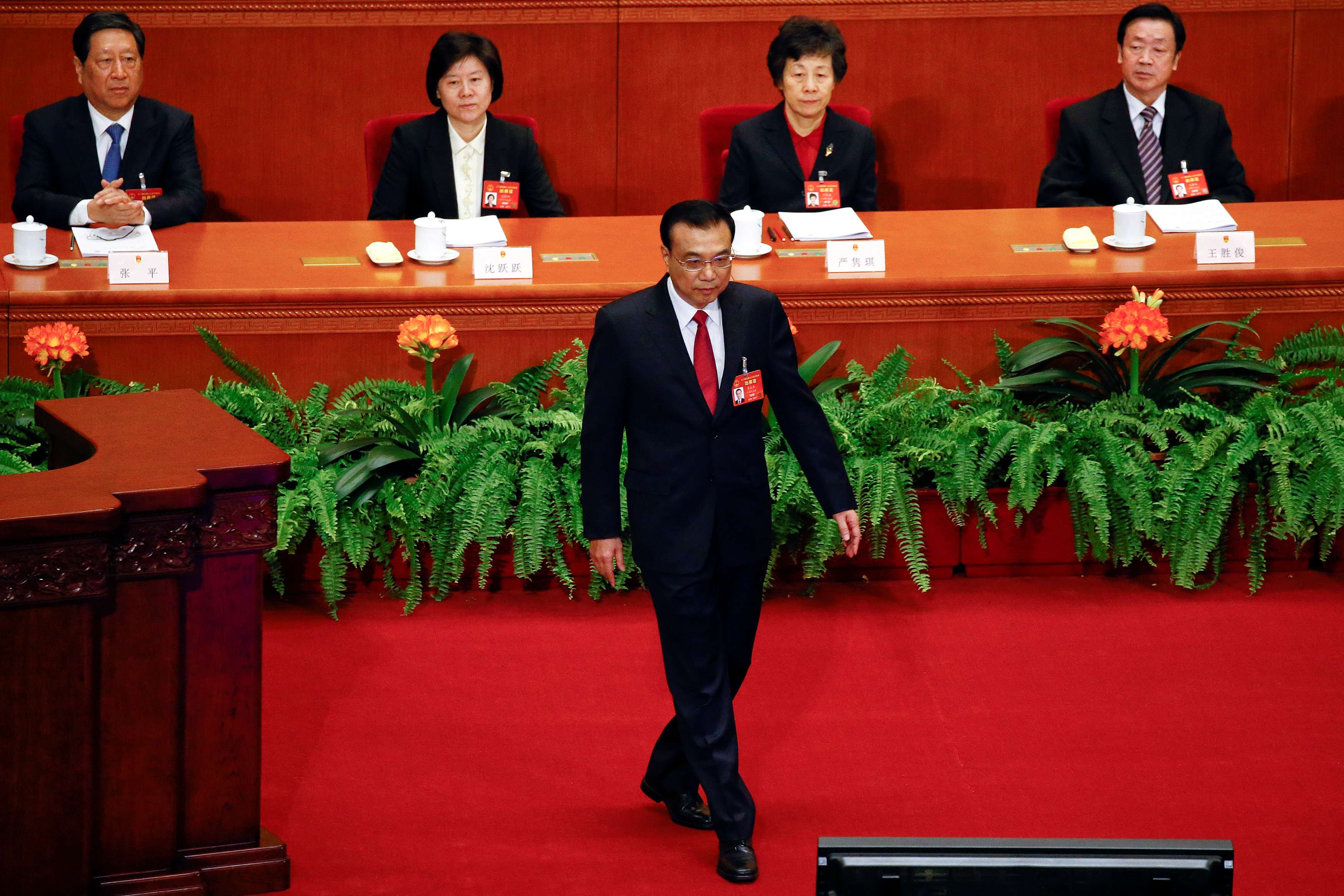 Premier Li Keqiang walks onstage to deliver a government work report during the opening session of the National People's Congress. Photo: Reuters