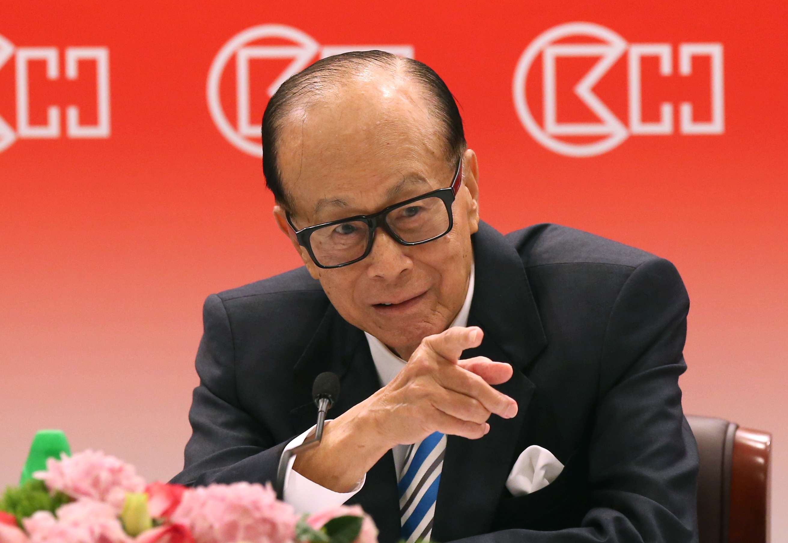 Li Ka-shing, founder and chairman of CK Property Holdings and CK Hutchison Holdings, announces the first set of full-year results for both companies after a reorganisation of his corporate holdings. Photo: K. Y. Cheng
