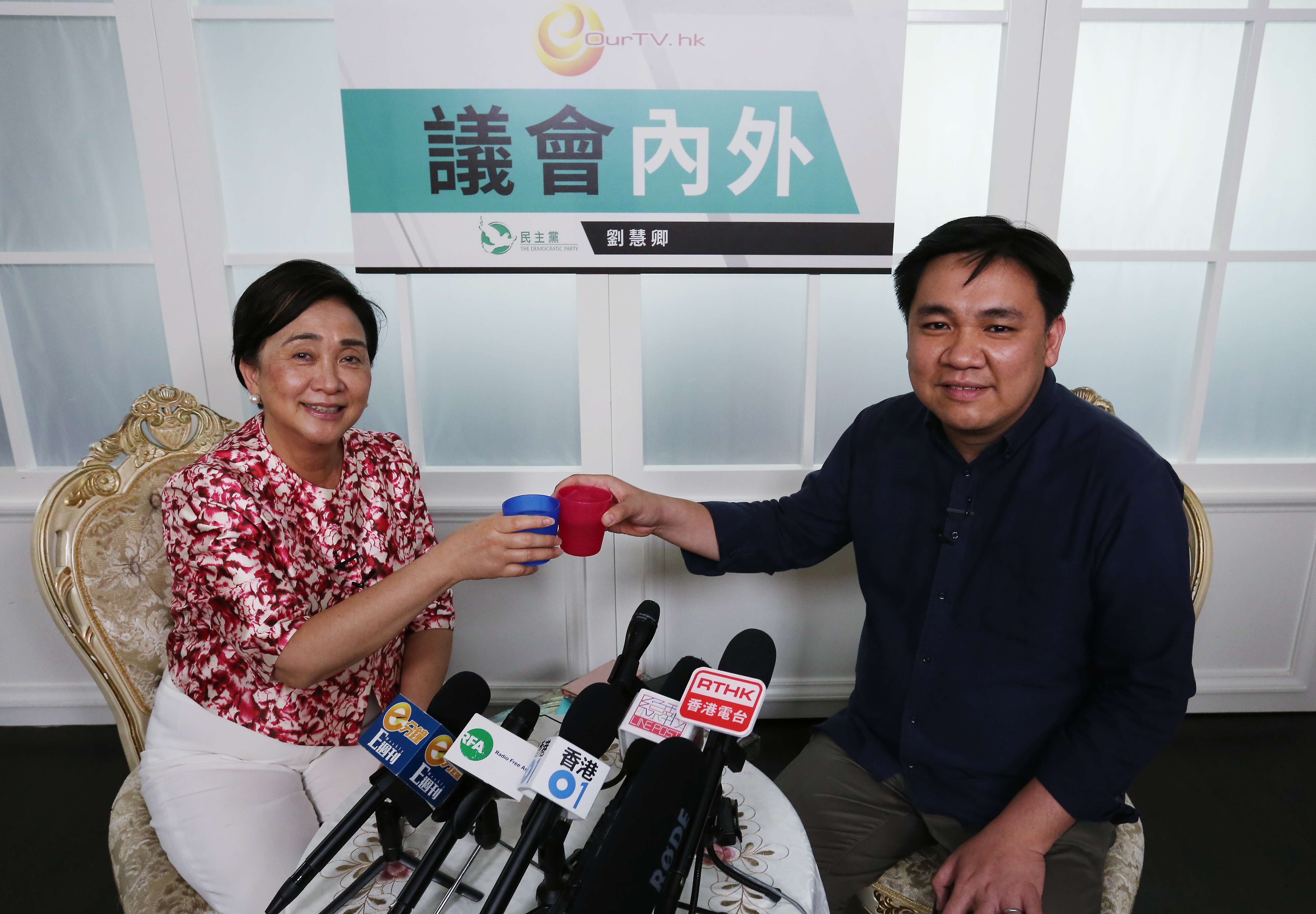 Emily Lau interviews Julian Law, who was in charge of John Tsang’s media affairs during his chief executive election campaign. Photo: Jonathan Wong