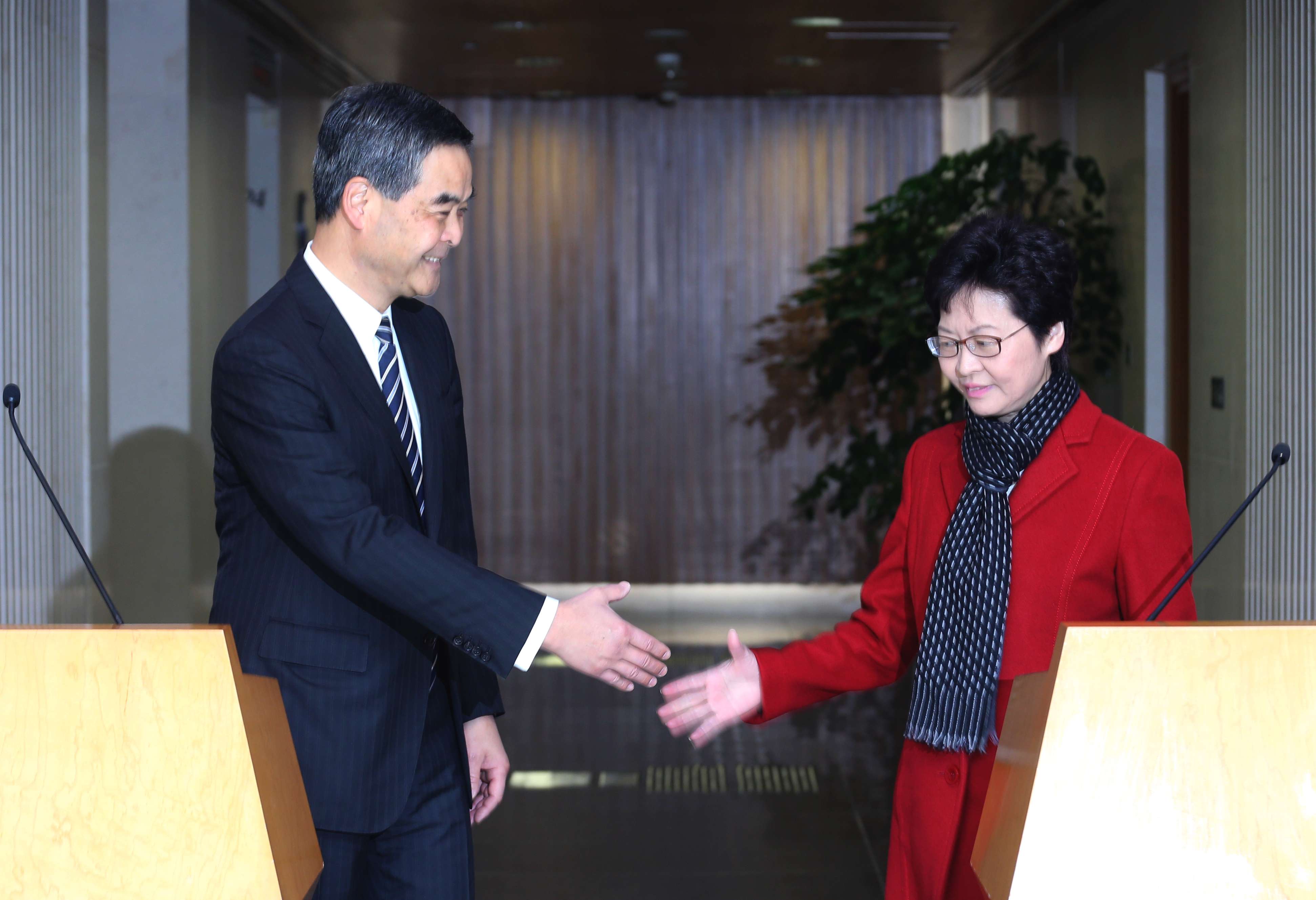 Chief executive-elect Carrie Lam Cheng Yuet-ngor (right) has recorded a higher popularity rating than her predecessor Leung Chun-ying (left), according to the latest HKU opinion poll. Photo: Felix Wong