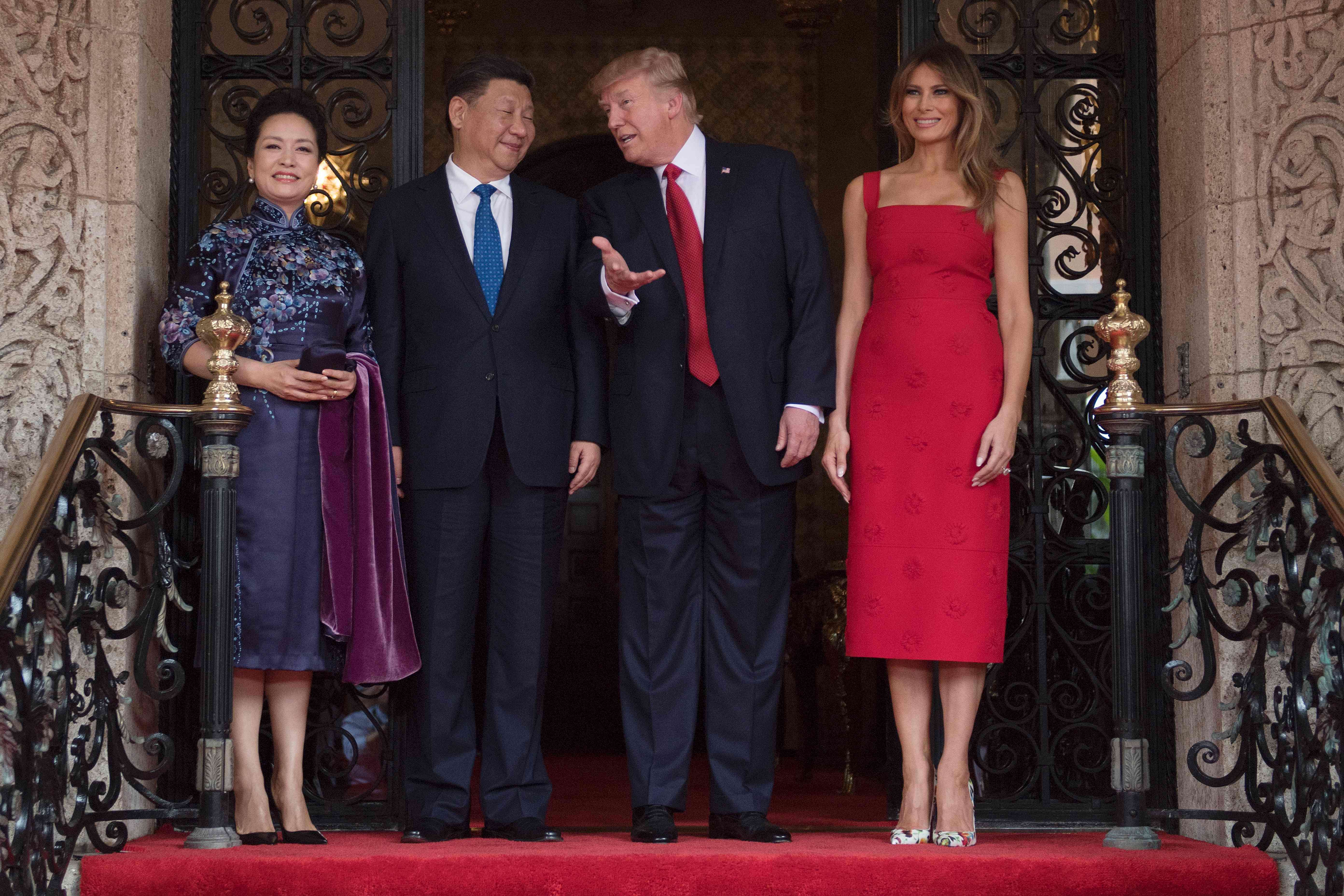 US First Lady Melania Trump (right) and President Donald Trump (second right) pose with Chinese President Xi Jinping (second left) and his wife Peng Liyuan (left) at the Mar-a-Lago estate in Palm Beach. Photo: AFP