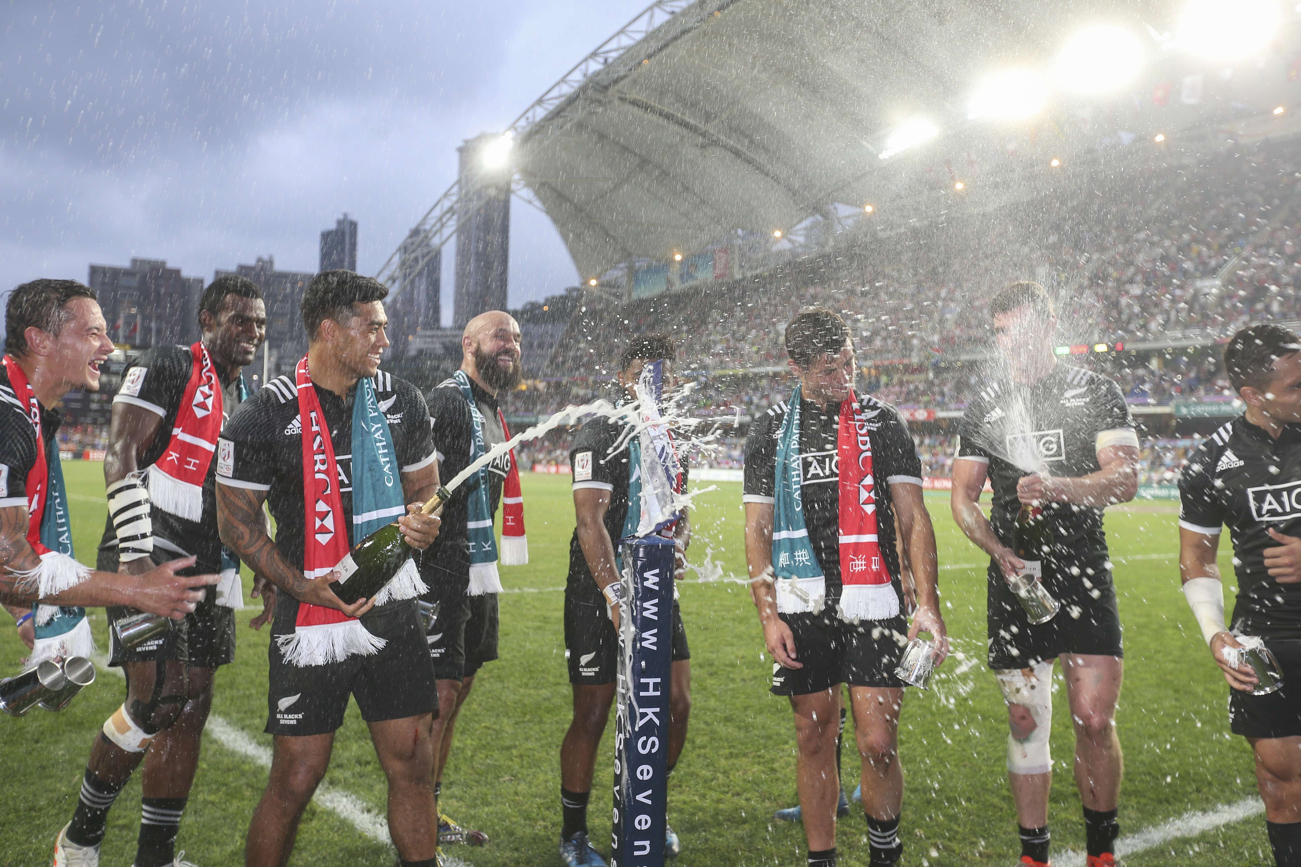 New Zealand celebrate their victory in the Plate over Argentina at the 2017 Hong Kong Sevens. Photo: Dickson Lee