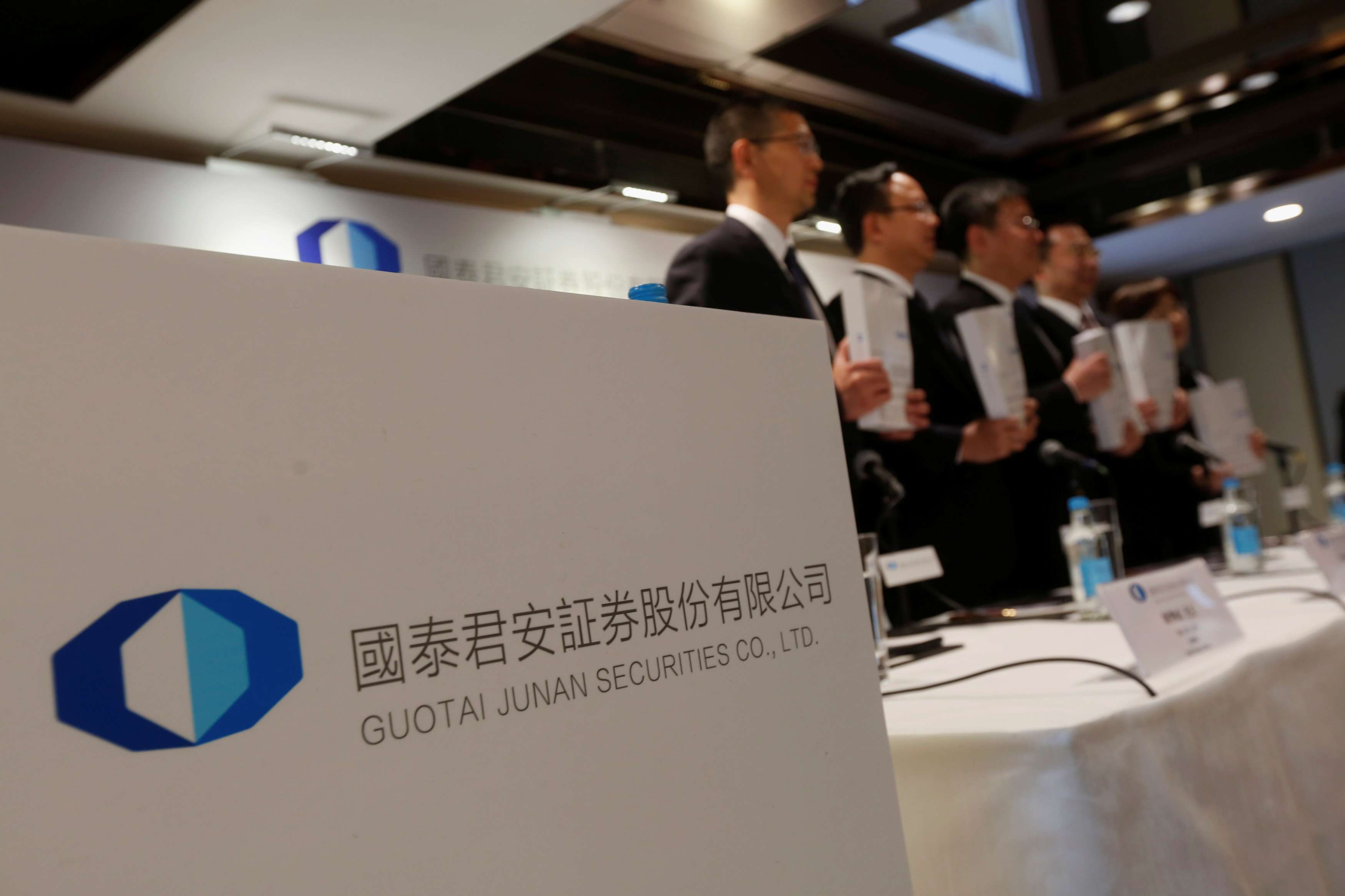 Mainland brokerage Guotai Junan closes flat in Hong Kong debut | South  China Morning Post