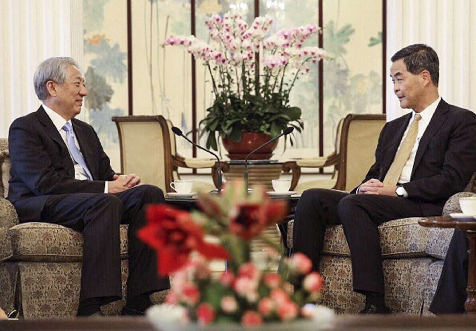 Teo Chee Hean meets Leung Chung-ying in Hong Kong during his two-day visit. Photo: Facebook
