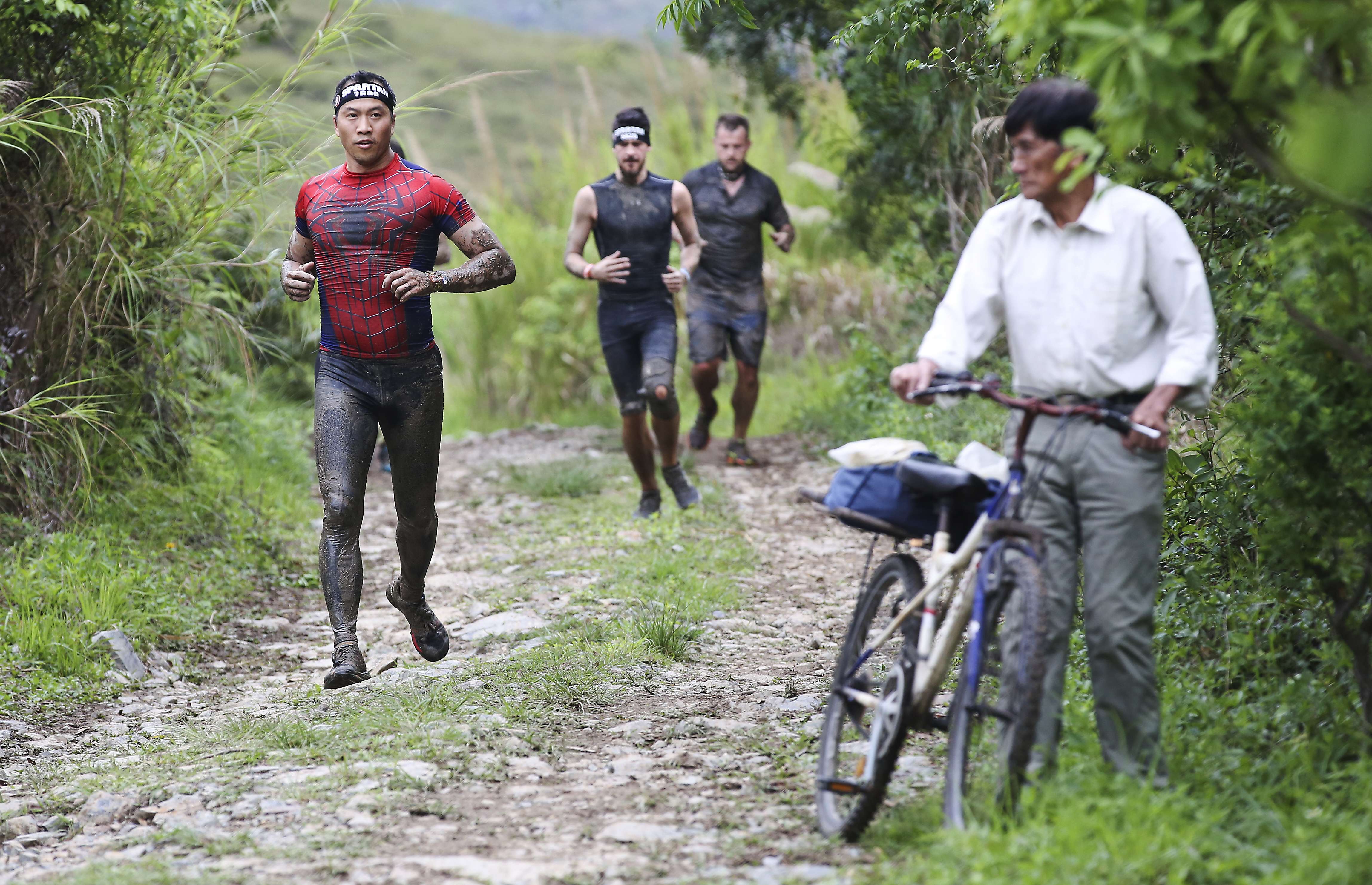 Aussie couple come back to conquer at Hong Kong Spartan Race – after using  last year's prize money to tie the knot