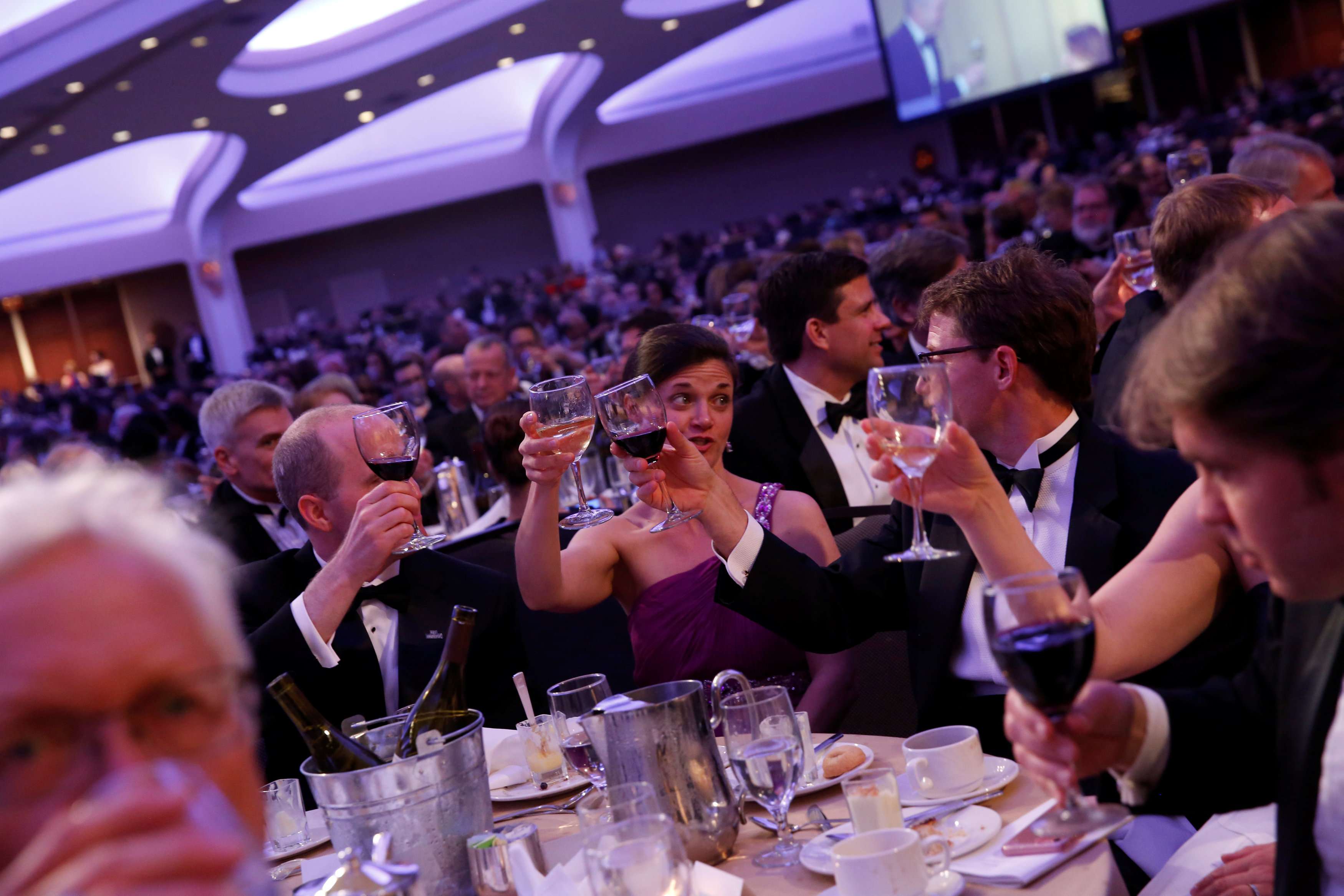 White House Correspondents' Association dinner attendees raise a glass to the First Amendment in Washington. Photo: Reuters