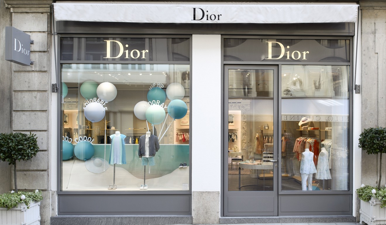 Dior lancia il baby profumo per neonati/ Costa 235 dollari, scoppia  polemica sui social: Cosa se ne fanno?
