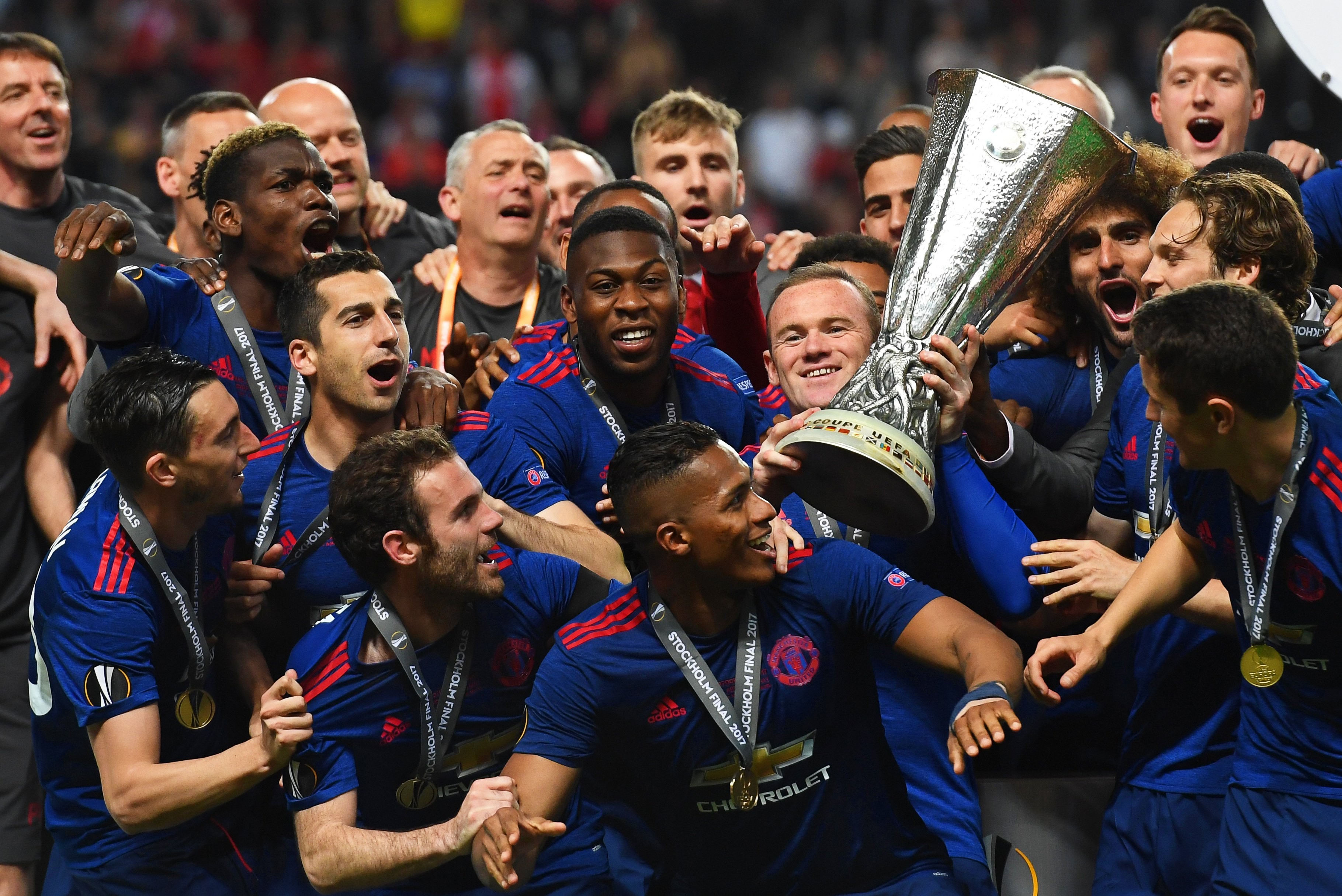 Manchester United's Wayne Rooney (C) lifts the trophy as his teammates celebrate after the Uefa Europa League final. Photo: EPA