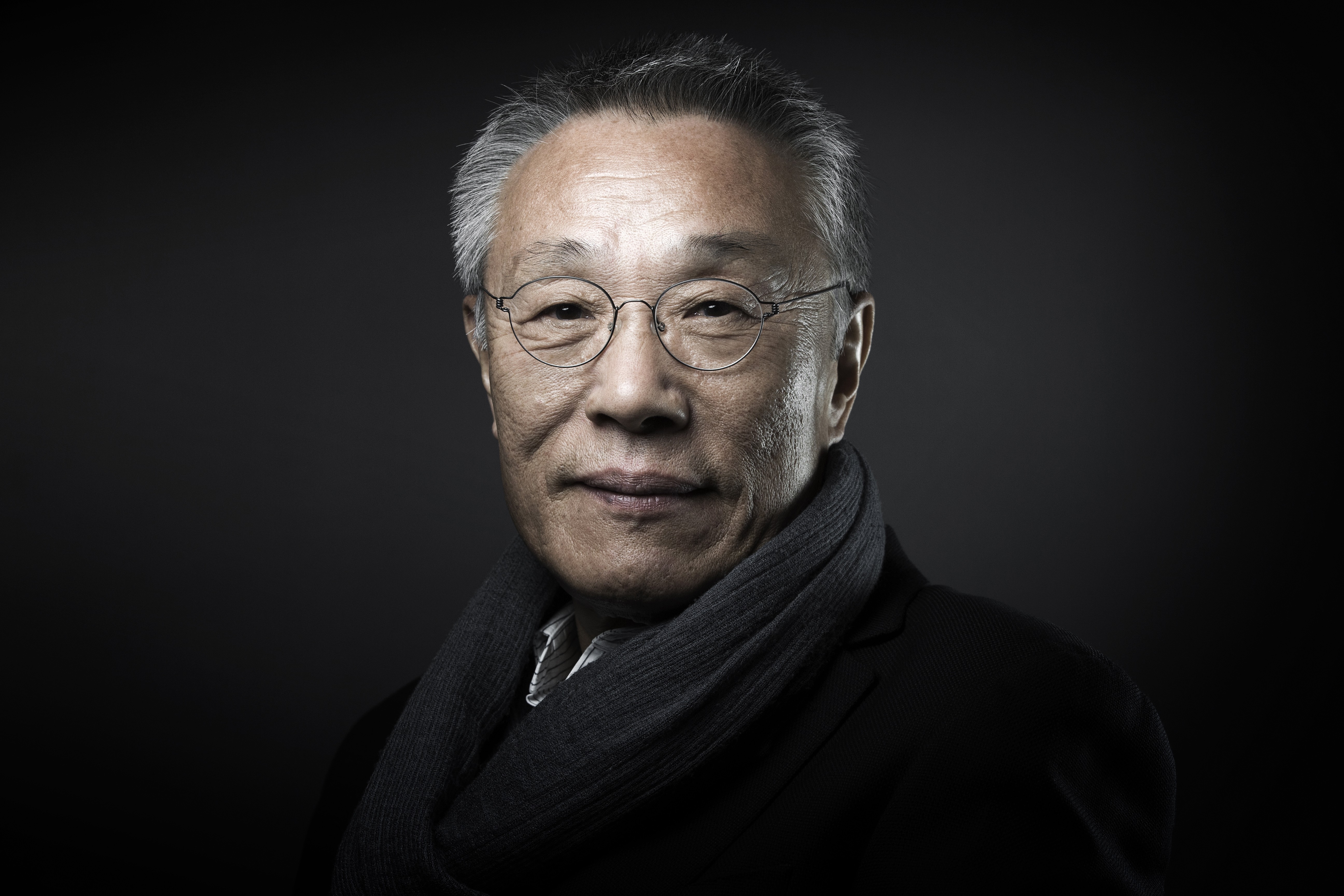 South Korea’s best-known author, Hwang Yok-song uses both waste and mythical creatures to weigh the social and emotional price of a throwaway society in his latest novel