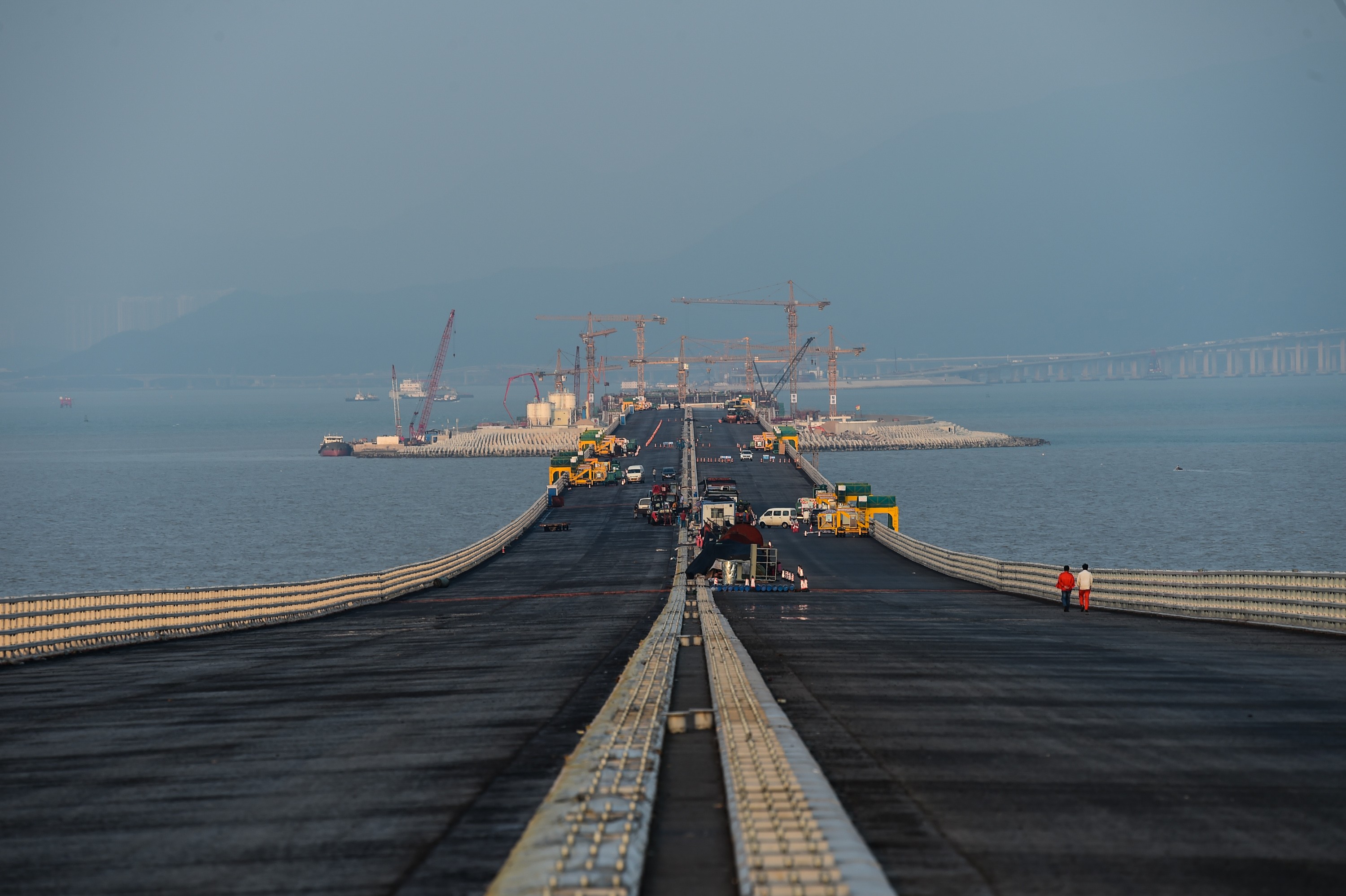 21 company employees were arrested for their alleged roles in faking the concrete test results taken from the Hong Kong-Zhuhai-Macau bridge. Photo: Xinhua