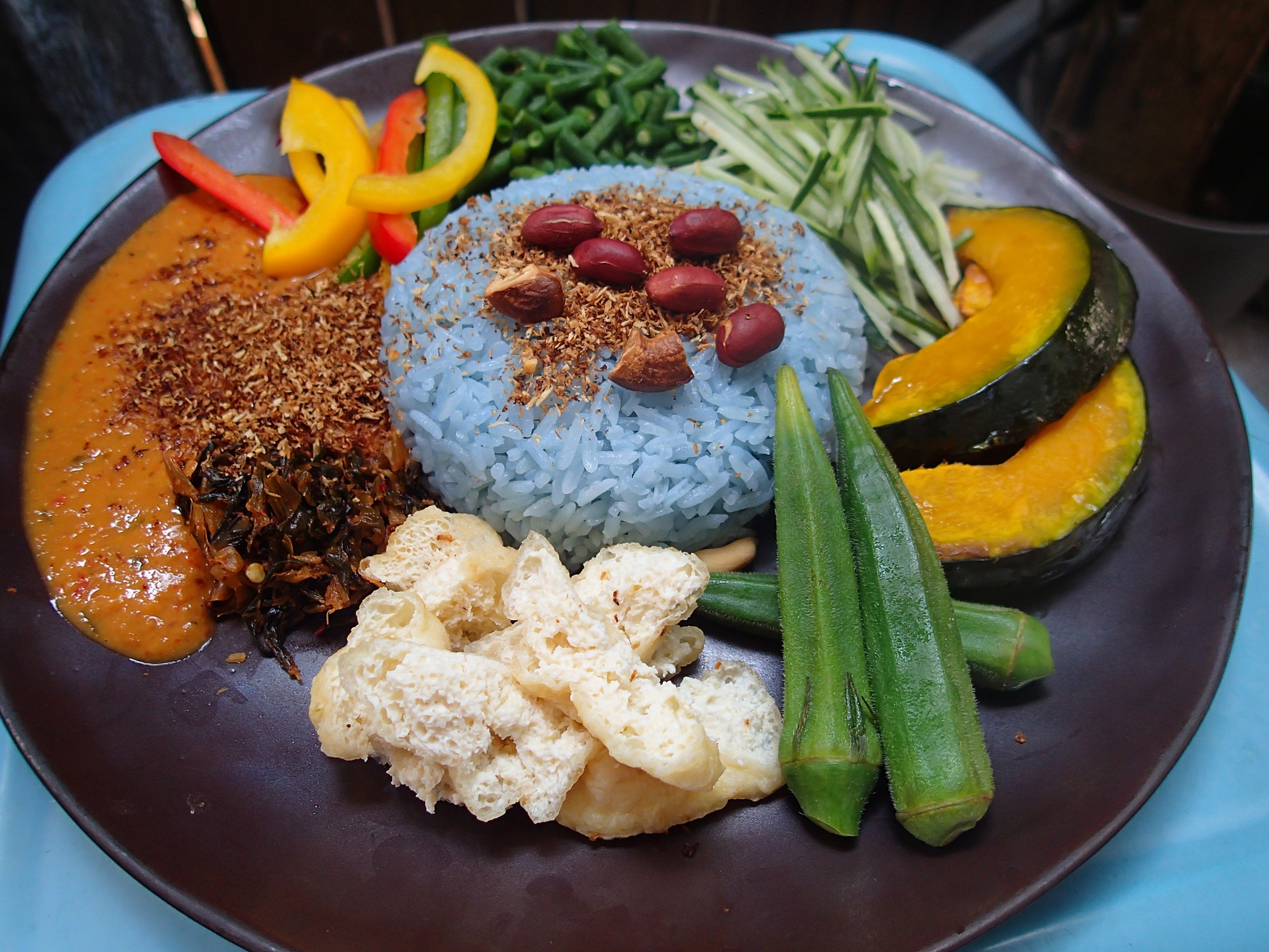 Blue rice salad at Lala Mamas