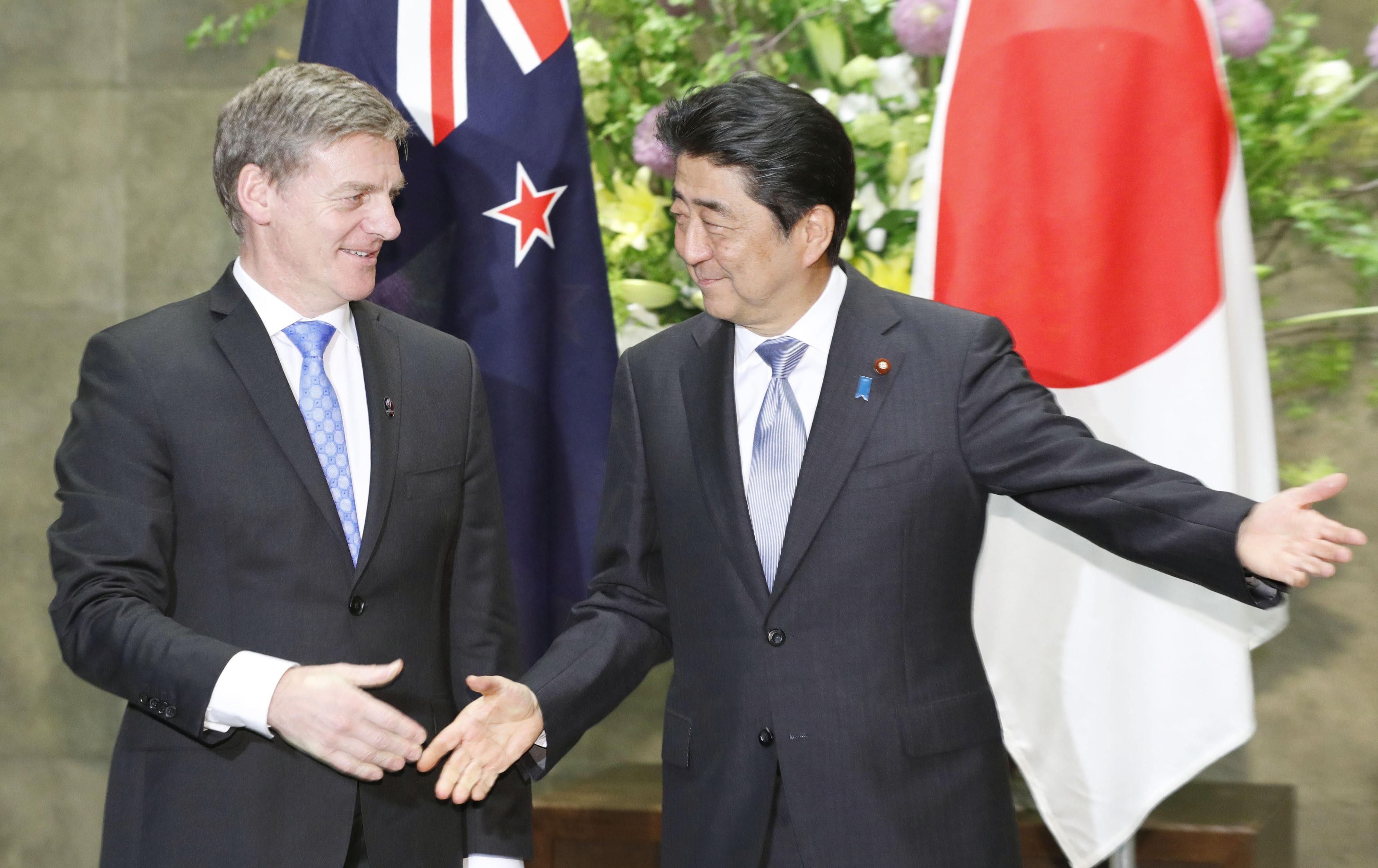 Japanese Prime Minister Shinzo Abe (right) greets New Zealand counterpart Bill English ahead of a meeting in Tokyo on May 17. Japan and New Zealand have pledged to seek an agreement with other TPP signatories to move the mega-regional trade deal forward. Photo: Kyodo