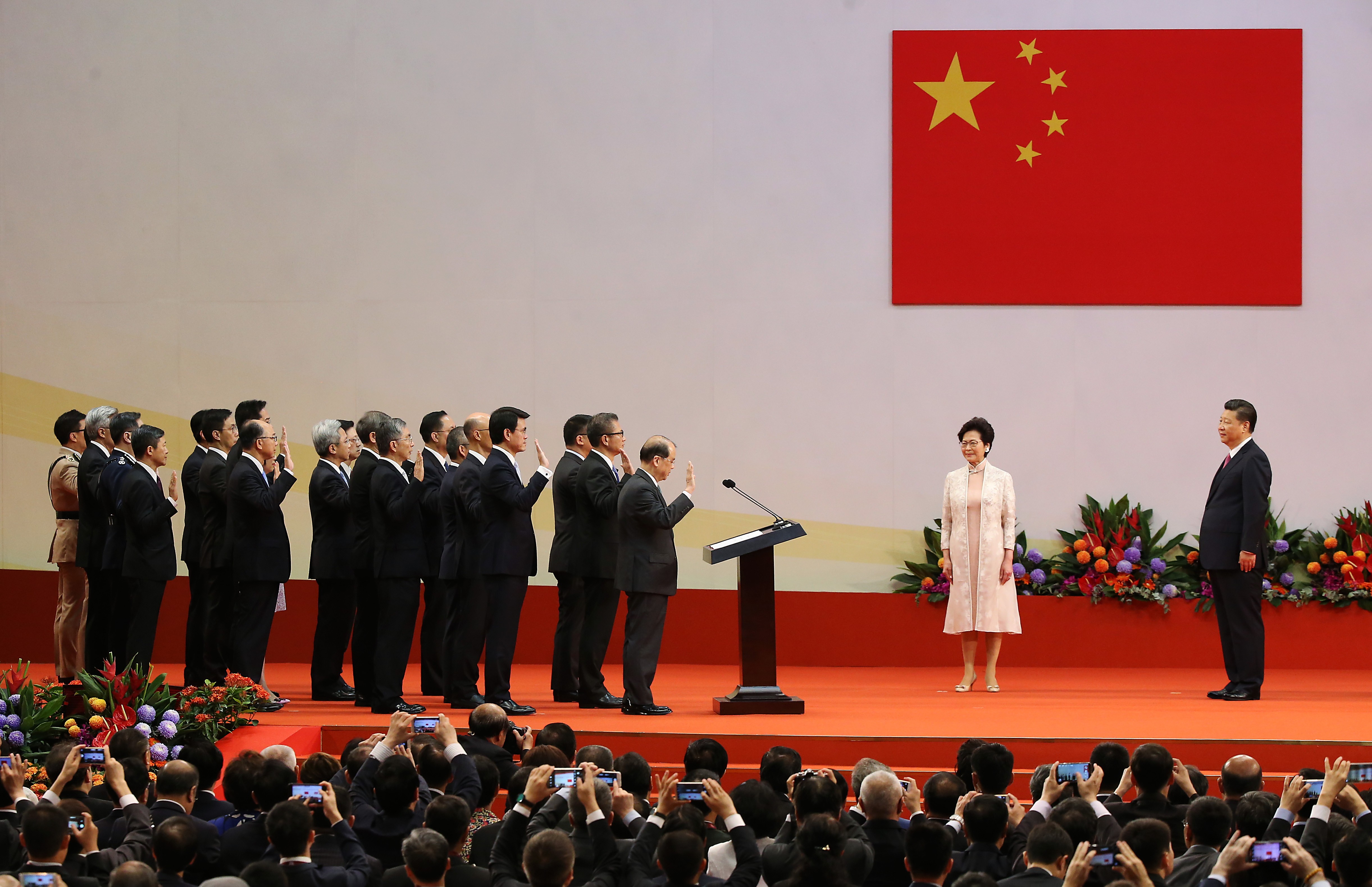 President Xi Jinping (right) swears in Hong Kong's new cabinet members. Photo: Sam Tsang