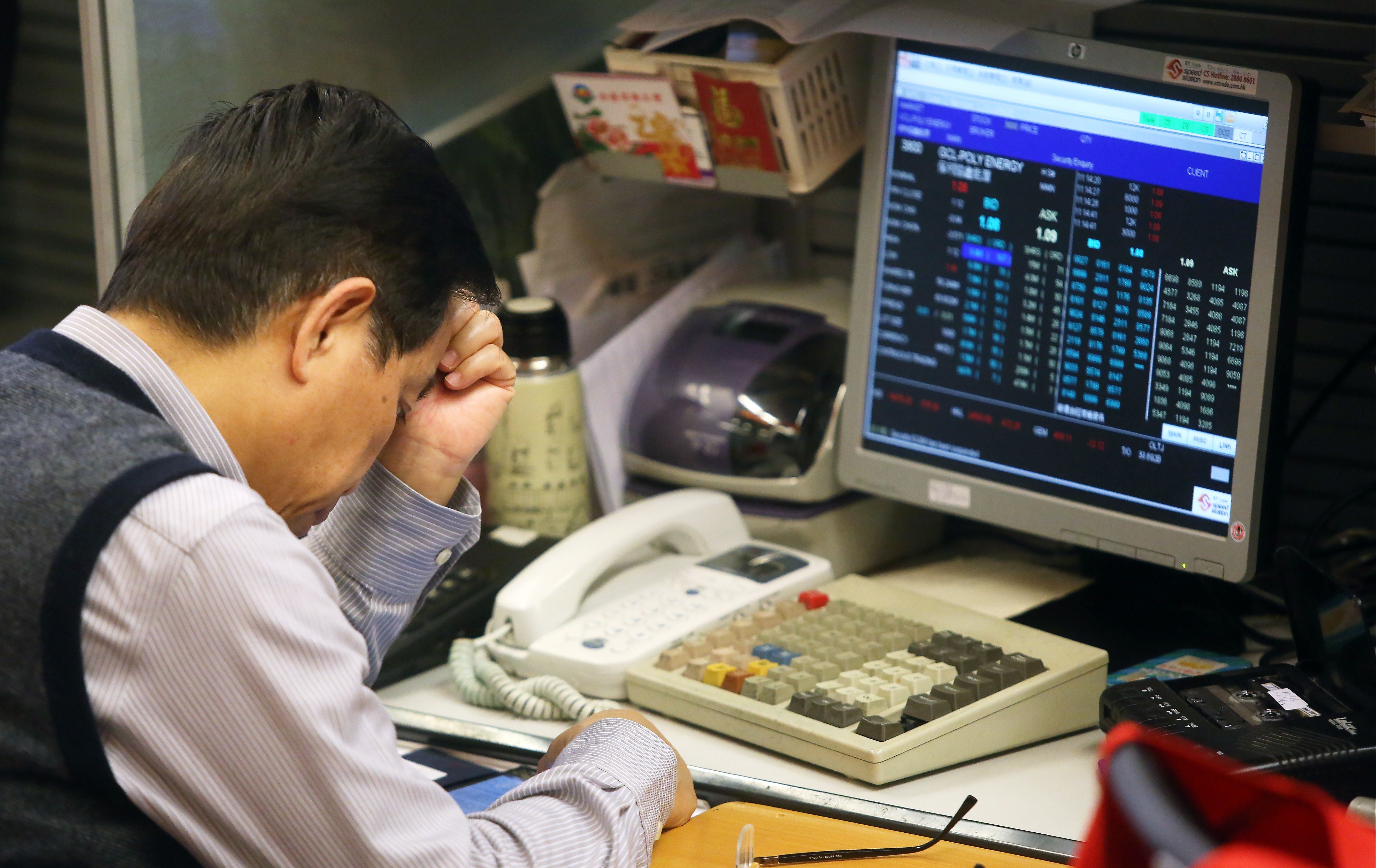 Floor traders are seen at the Hong Kong stock exchange in Central. Photo: Sam Tsang