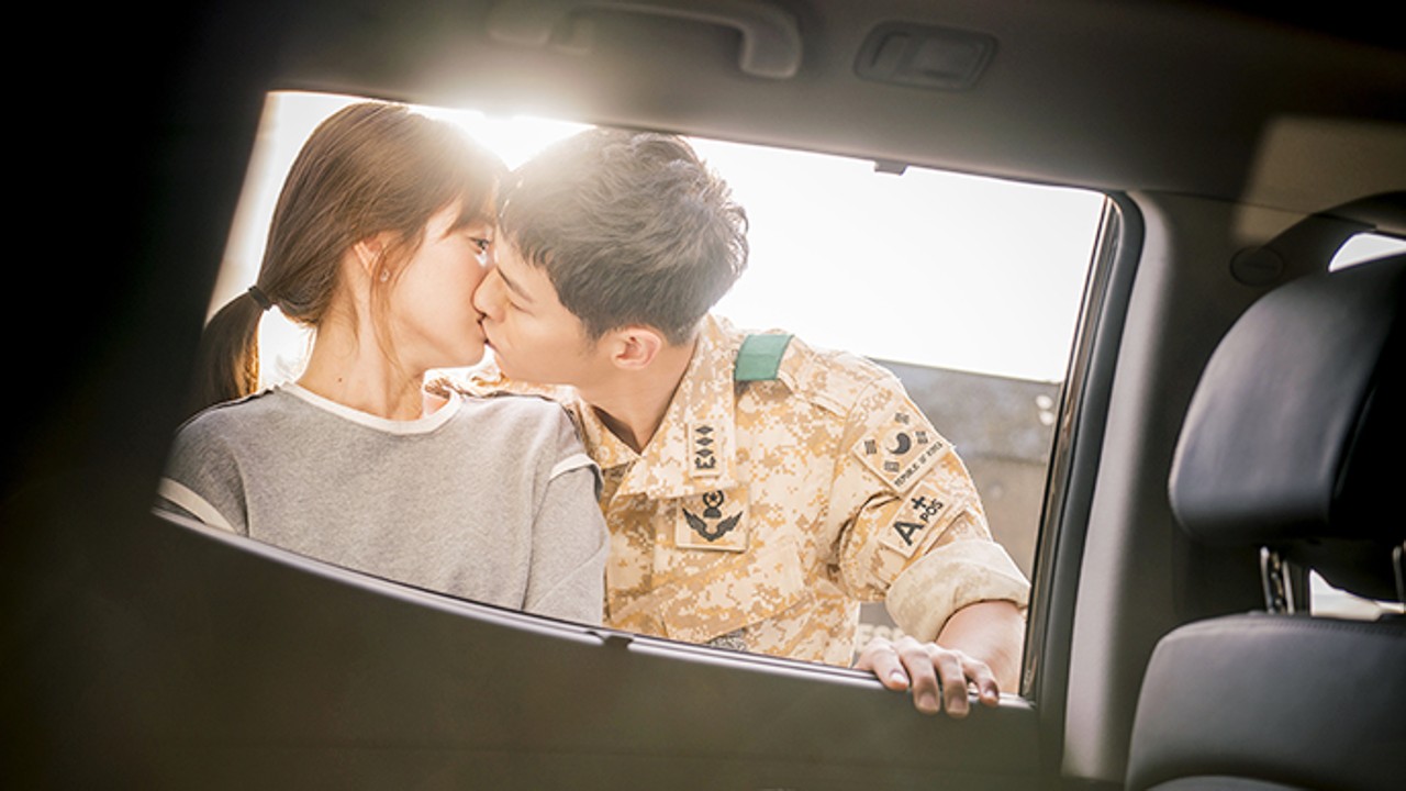 Descendants of the Sun - EP5  Song Joong Ki Saves Song Hye Kyo From A Car  [Eng Sub] 