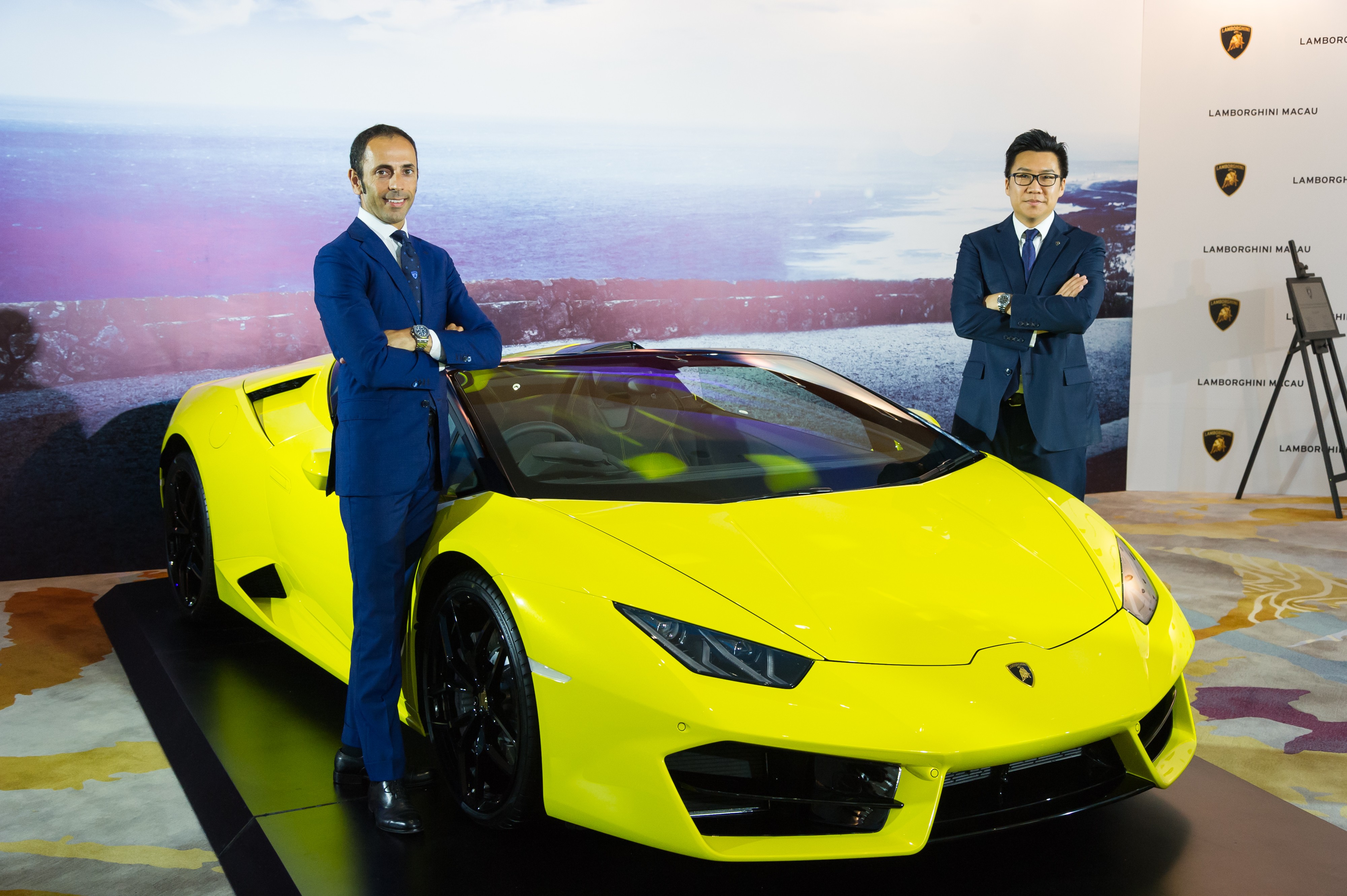 (From left) Francesco Scardaoni, head of Automobili Lamborghini Greater China, and Albert Wong, director of Kingsbridge Cars, present the Huracán Rear-Wheel Drive Spyder in Macau