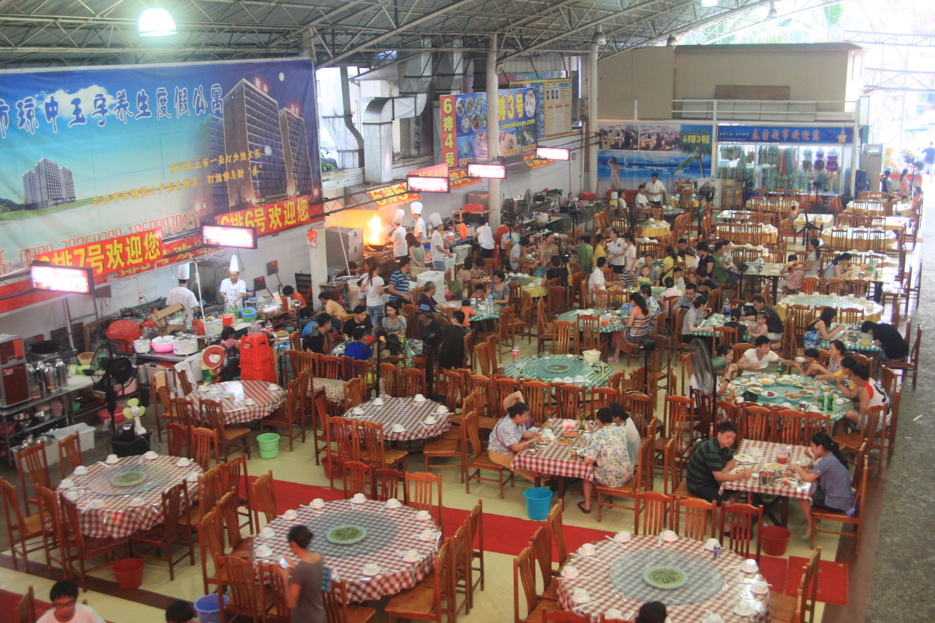 Open-air food court at Chunyuan. Photo: ImagineChina
