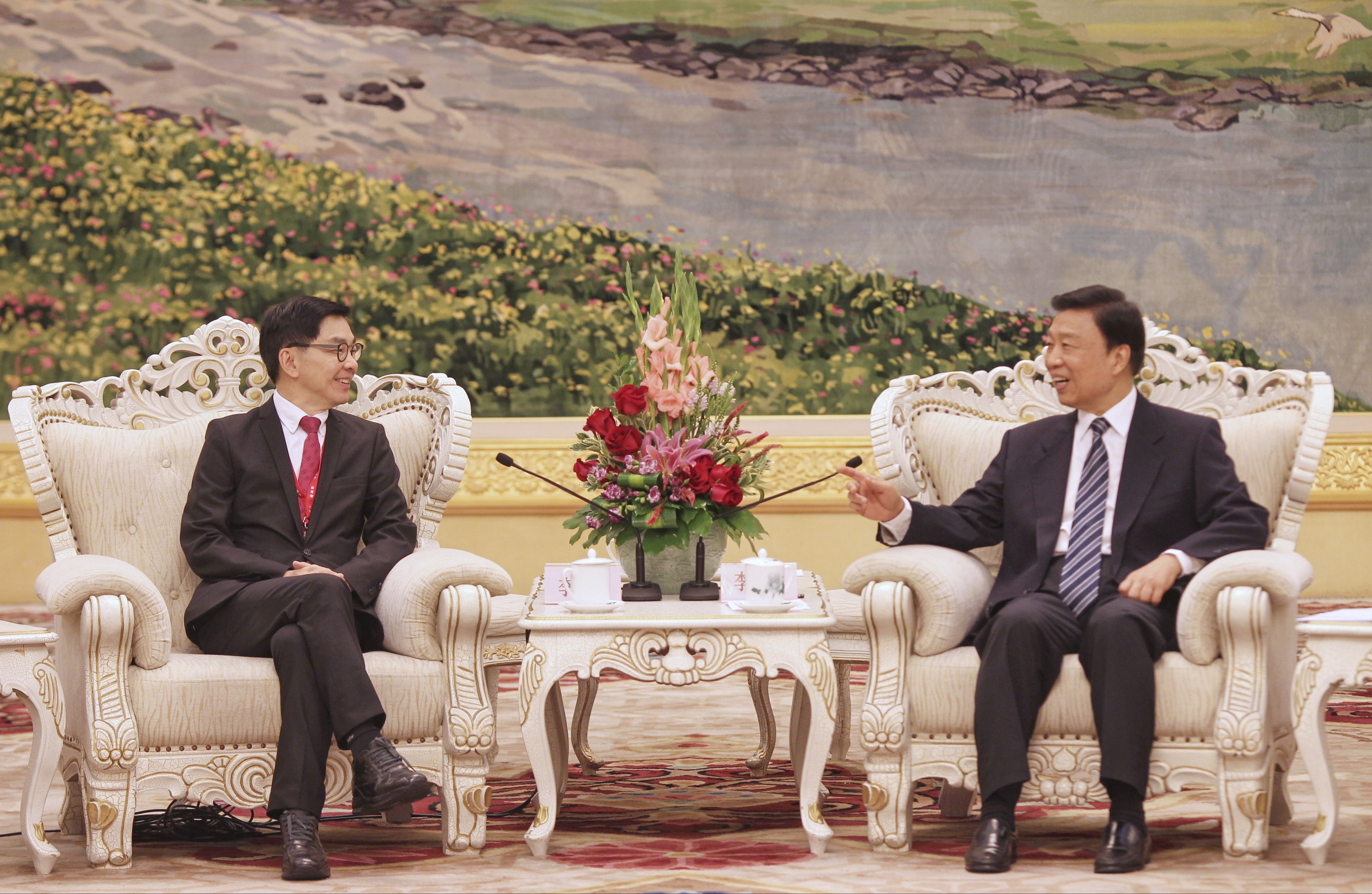 Chinese Vice-President Li Yuanchao (right) with Eddy Li Sau-hung, head of the Chinese Manufacturers’ Association, last month in Beijing. Photo: Simon Song