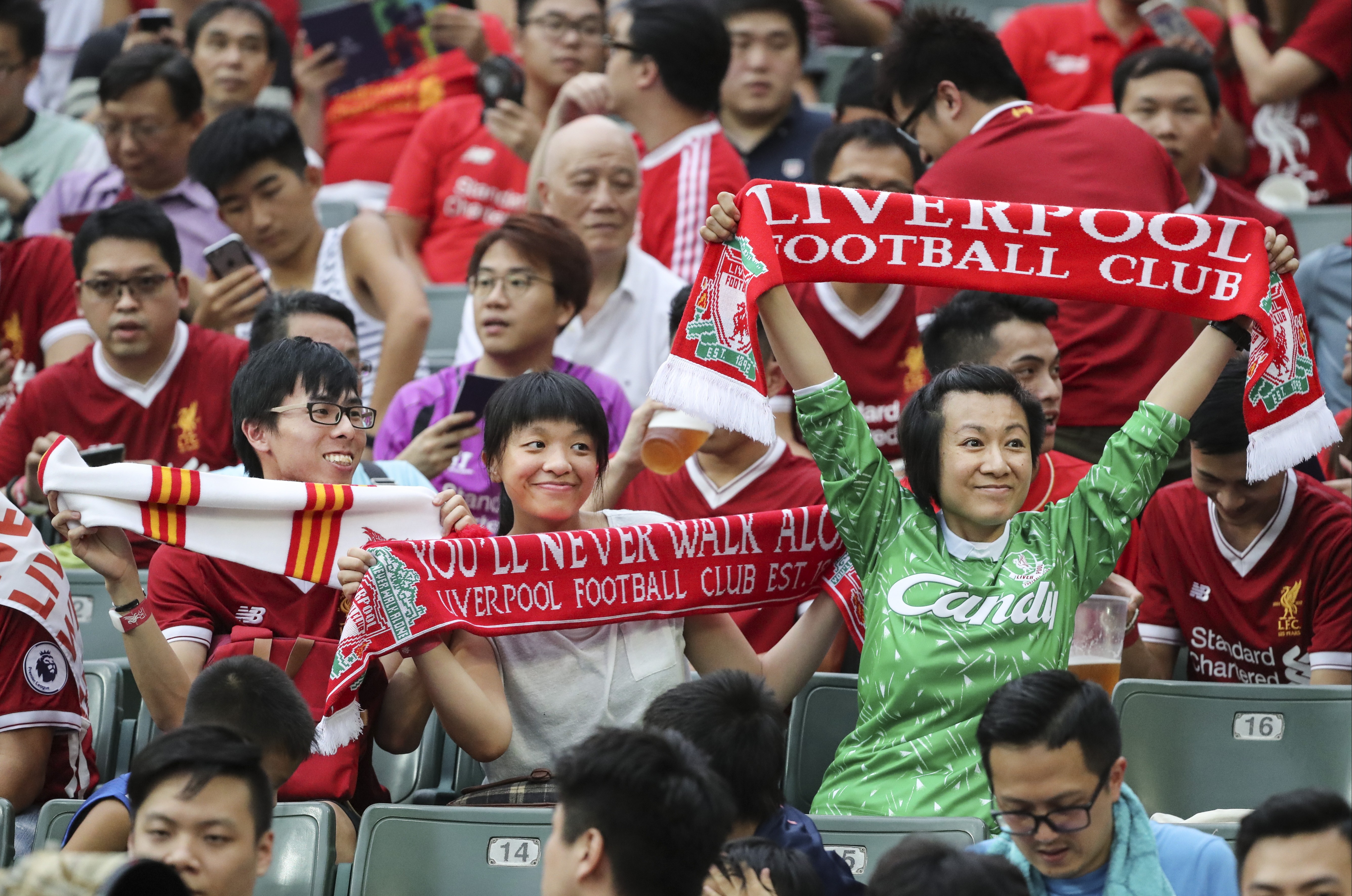 Hong Kong fans cheer Liverpool at the Premier League Asia Trophy. Photo: SCMP / Edward Wong