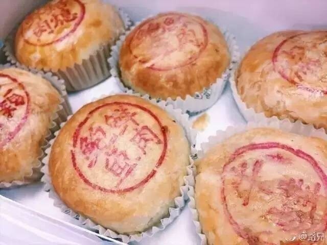 Traditional mooncakes are filled with lotus seed or red bean paste and duck egg yolks, but in recent years many new flavours have emerged. Photo: Handout