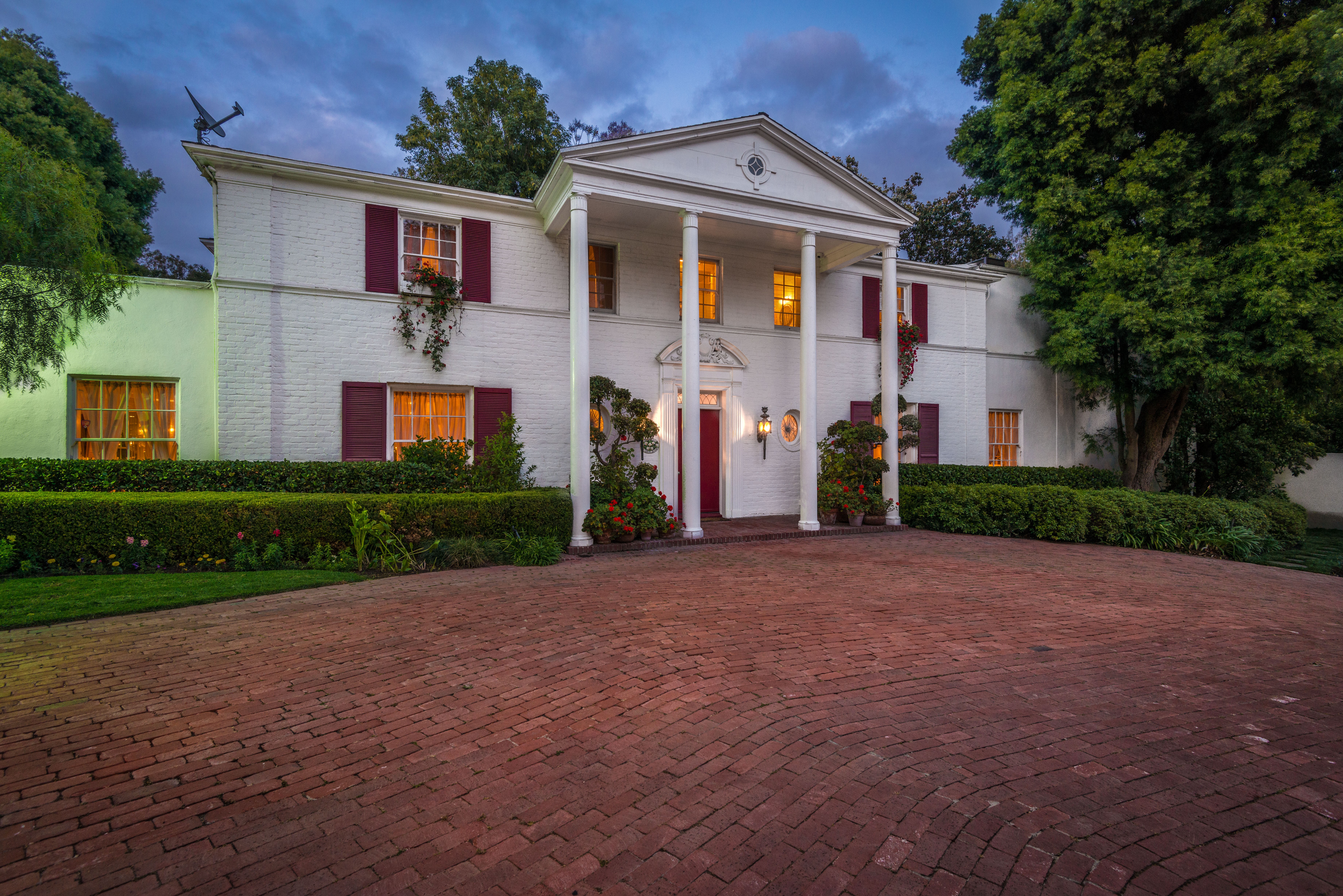 Audrey Hepburn, Eva Gabor, Mia Farrow and David Niven have all lived at Holmby Hills mansion