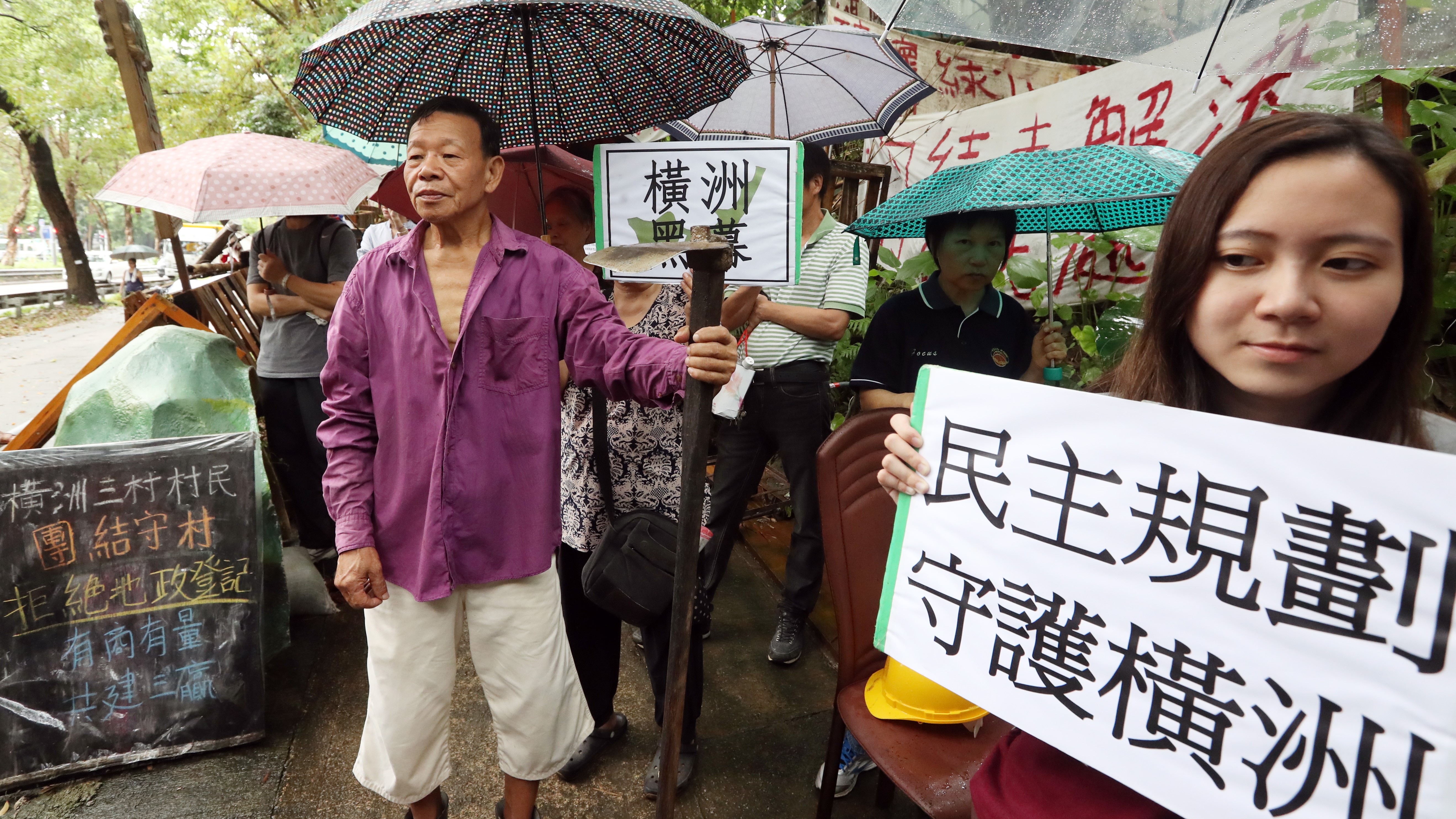 Wang Chau villagers protest outside the Yuen Long Government Offices. Photo: Edward Wong