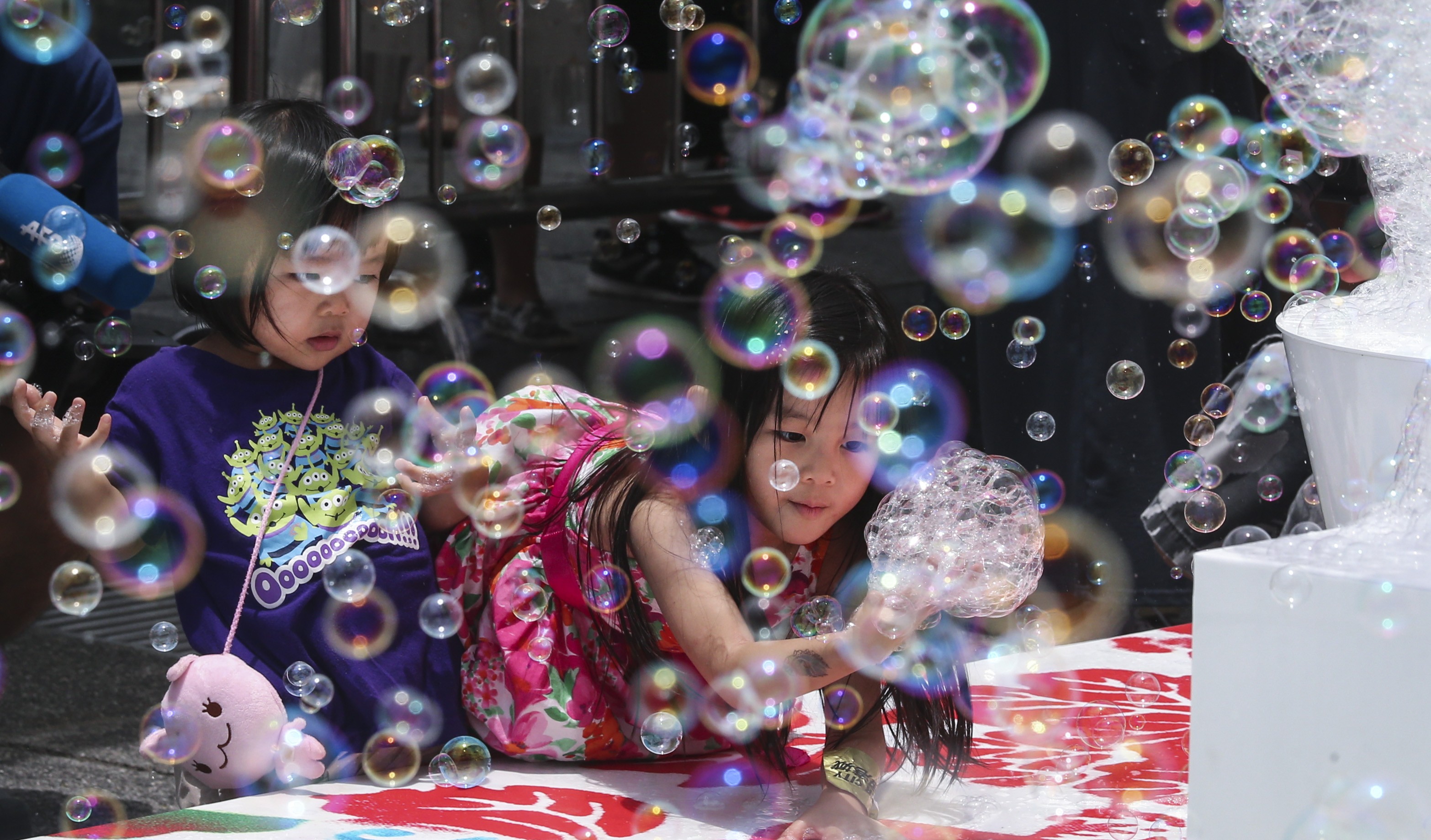 Transforming Victoria Harbour with "10 Million Bubbles" opening ceremony at the Ocean Terminal Forecourt, Harbour City in Tsim Sha Tsui. Photo: SCMP / David Wong