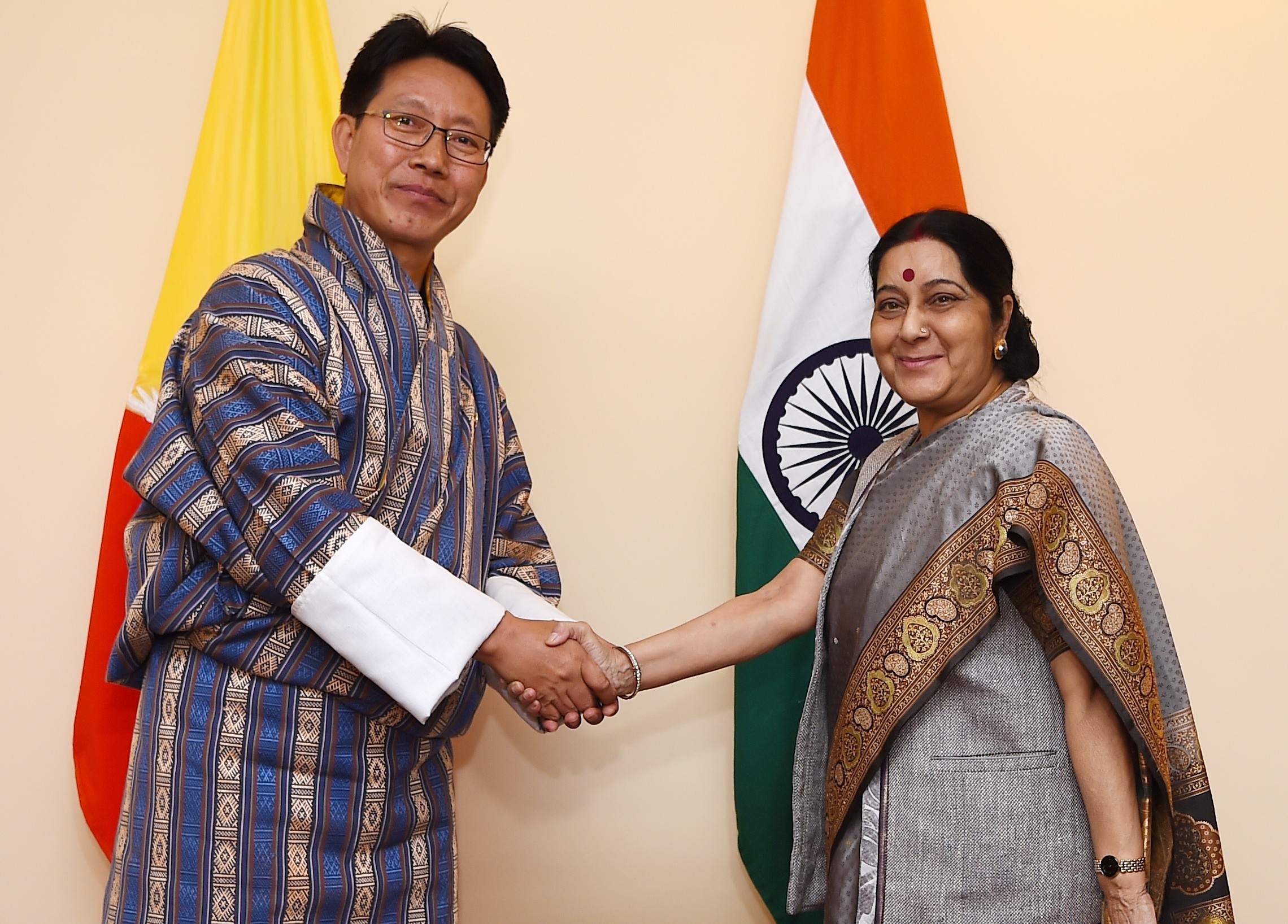 Bhutanese foreign minister Damcho Dorji and Indian foreign minister Sushma Swaraj (right) held a bilateral meeting on August 11 in Kathmandu, Nepal. Both India and China are important to Bhutan, but neither is an overlord of Bhutan. Photo: AFP