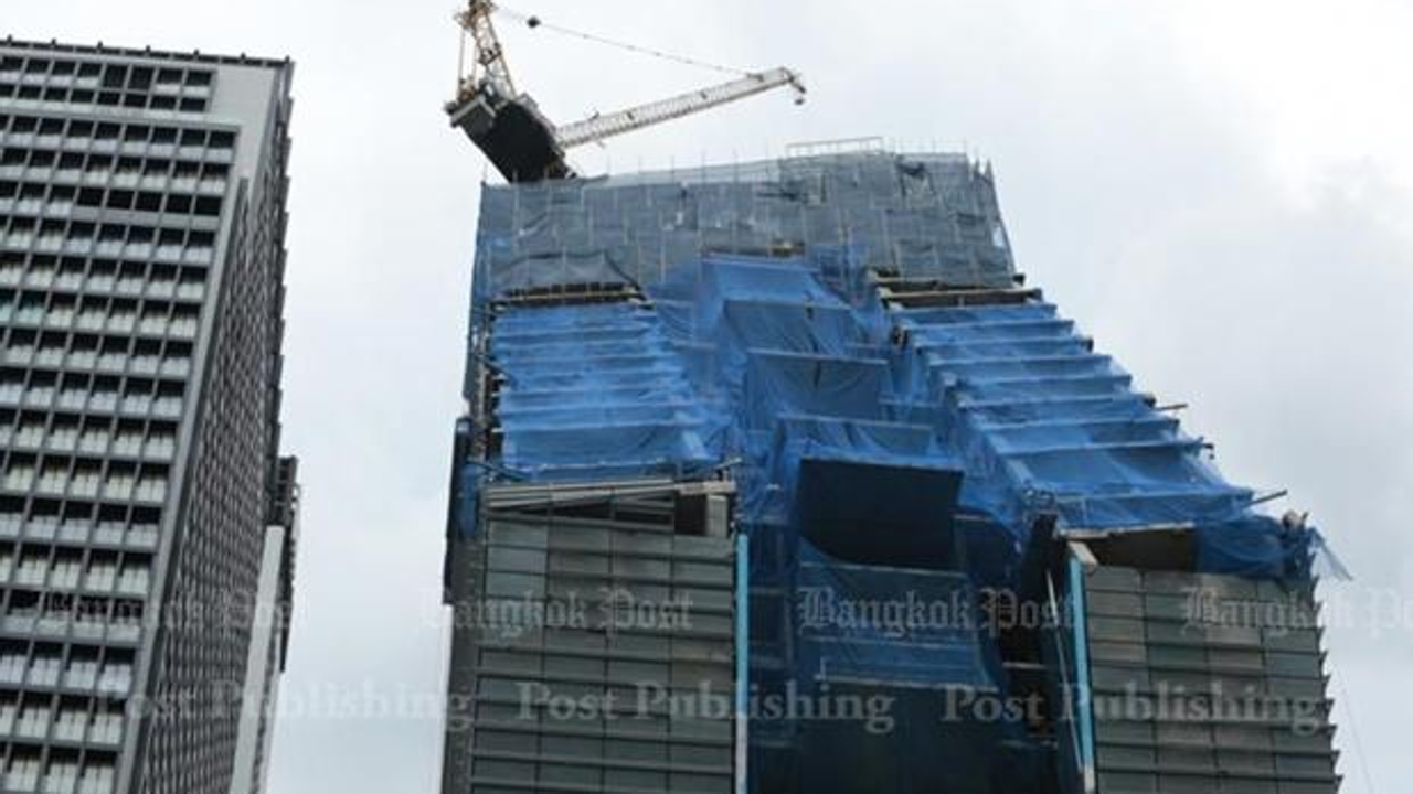 The uncovering of this new hotel building, with its unusual design, sparked fears it could be about to fall. Photo: Patipat Janthong/Bangkok Post