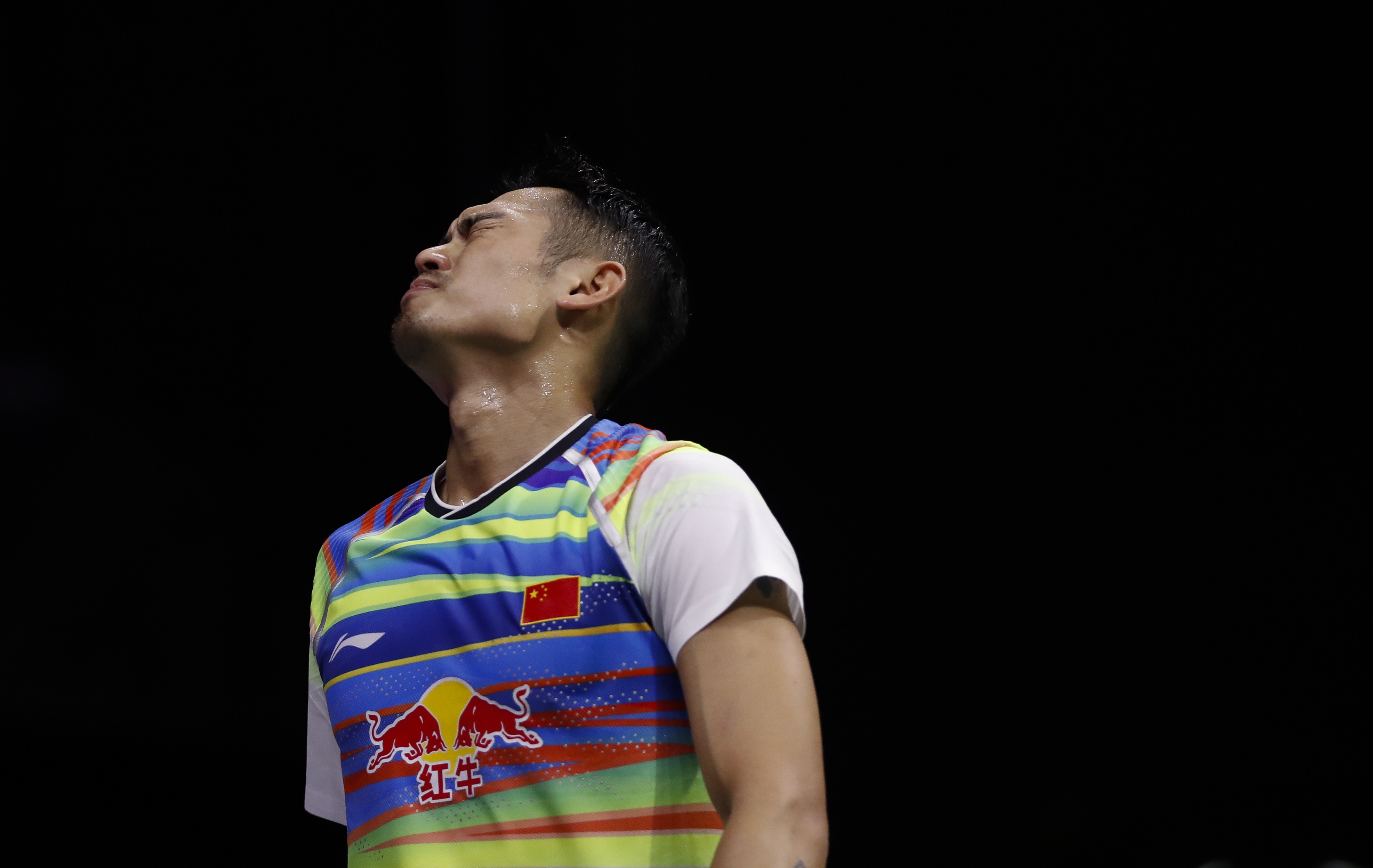 Lin Dan reacts during the final against Viktor Axelsen at BWF Badminton World Championships 2017 in Glasgow. Photo: Xinhua