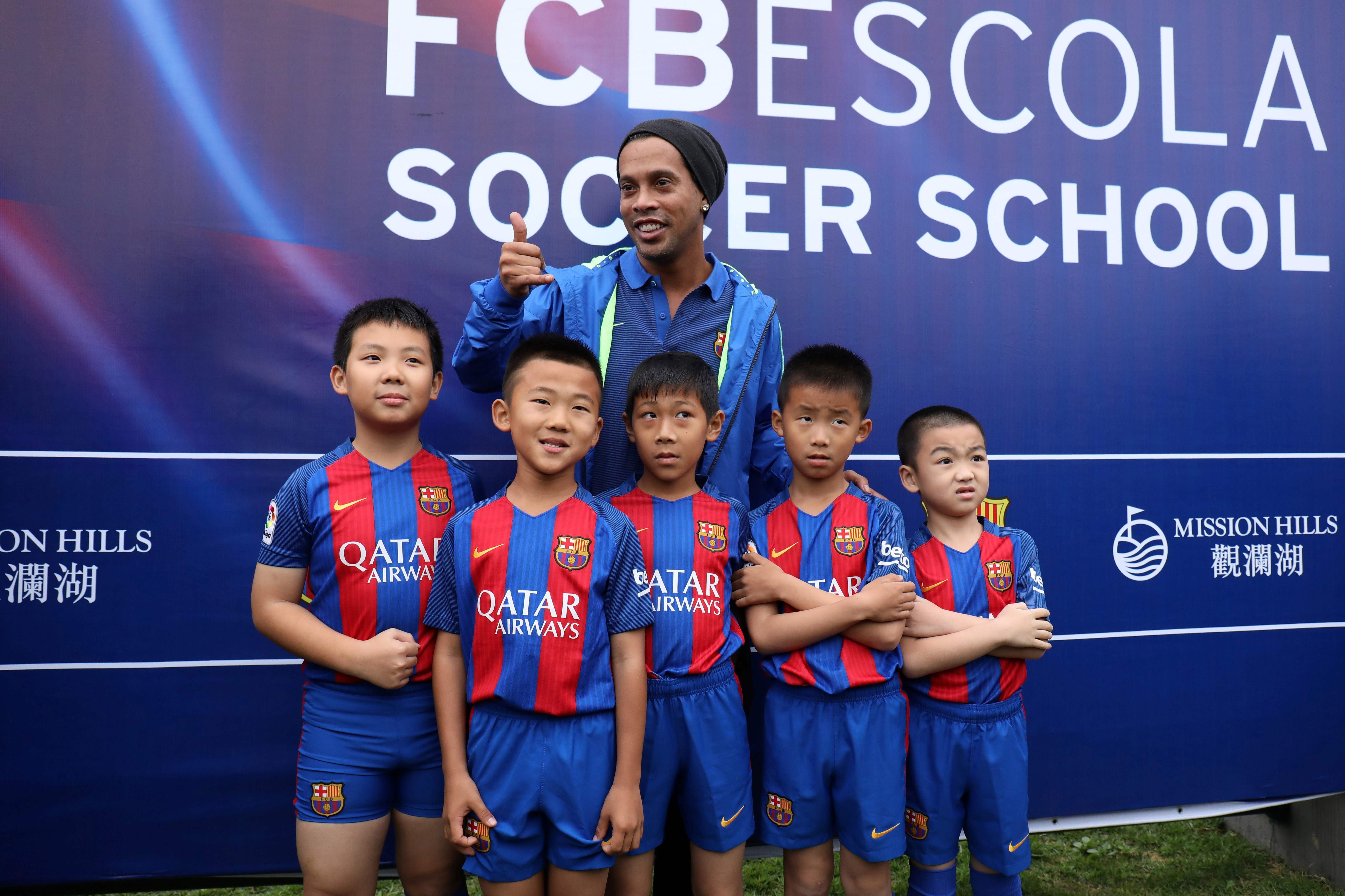 Ronaldinho (centre) during a trip in February to launch Barcelona’s Mission Hills academy on the southern Chinese island of Hainan. Photo: AFP