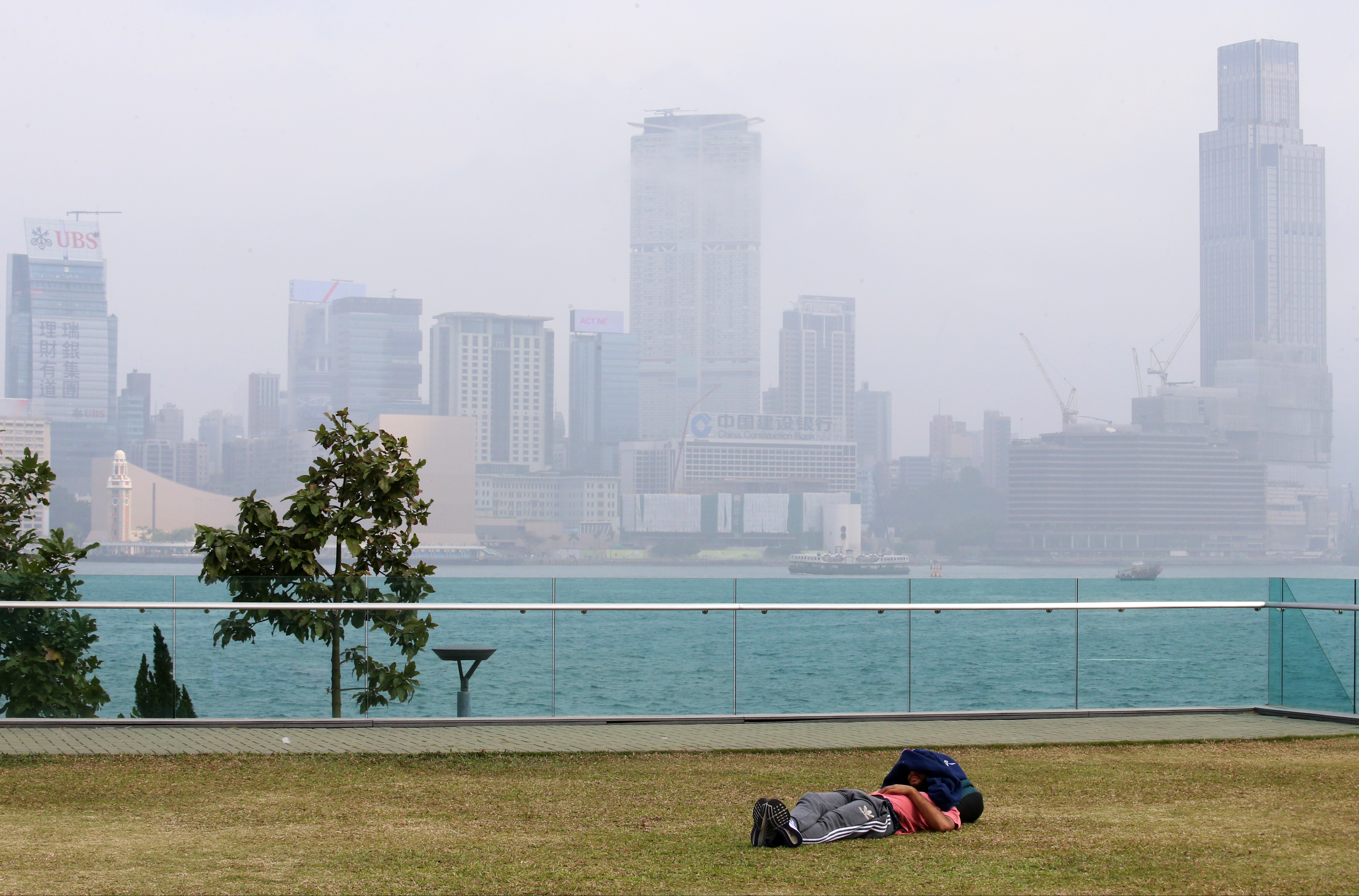 Heat and haze were forecast for Friday, with a maximum temperature of 32 degrees Celsius. Photo: David Wong