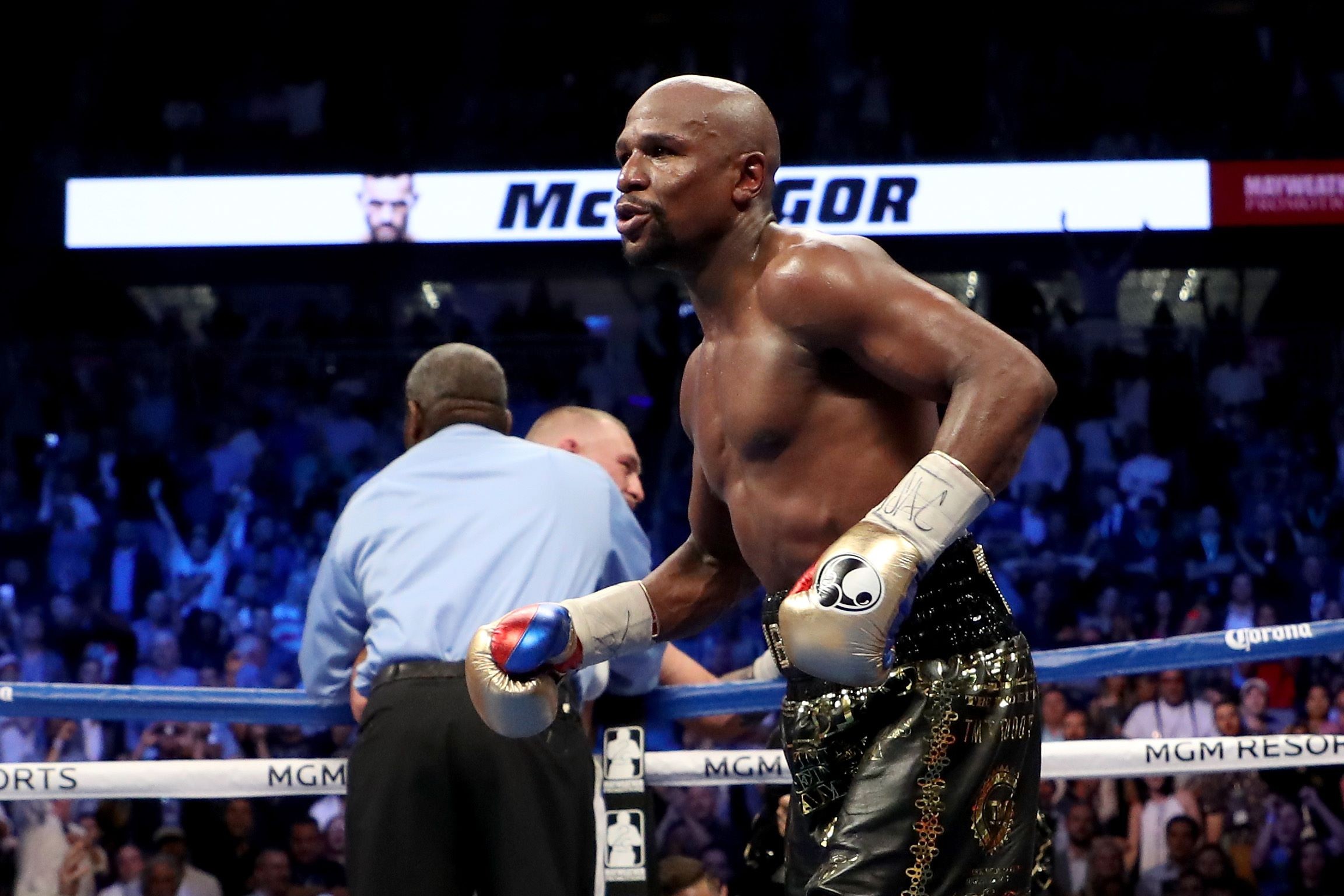 Floyd Mayweather Jnr proves he’s the king as referee Robert Byrd stops the fight againstin round 10 with a TKO of Conor McGregor. Photo: AFP