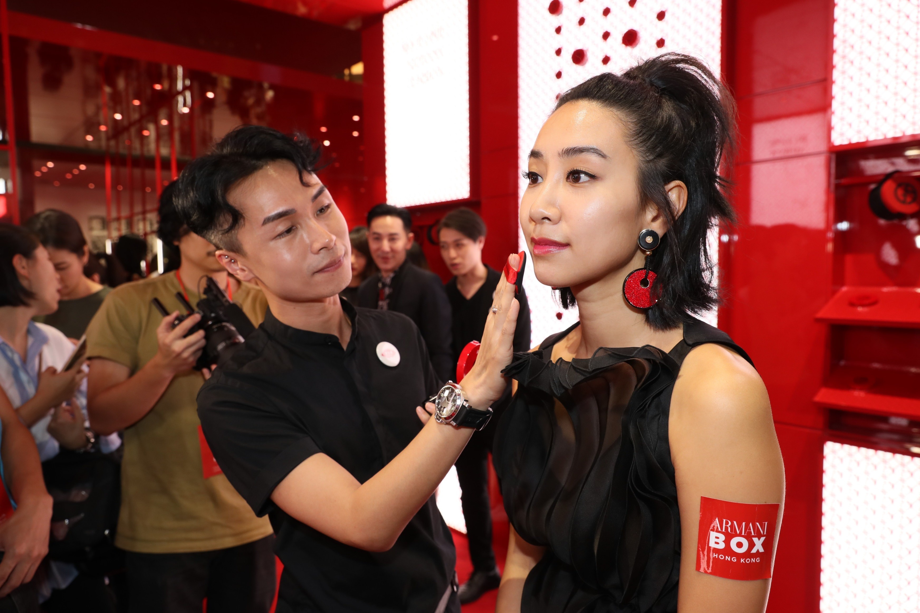 Celebrities including Shu Qi, Kary Ng and Janet Ma entered the red Armani Box and tried out the latest make-up products