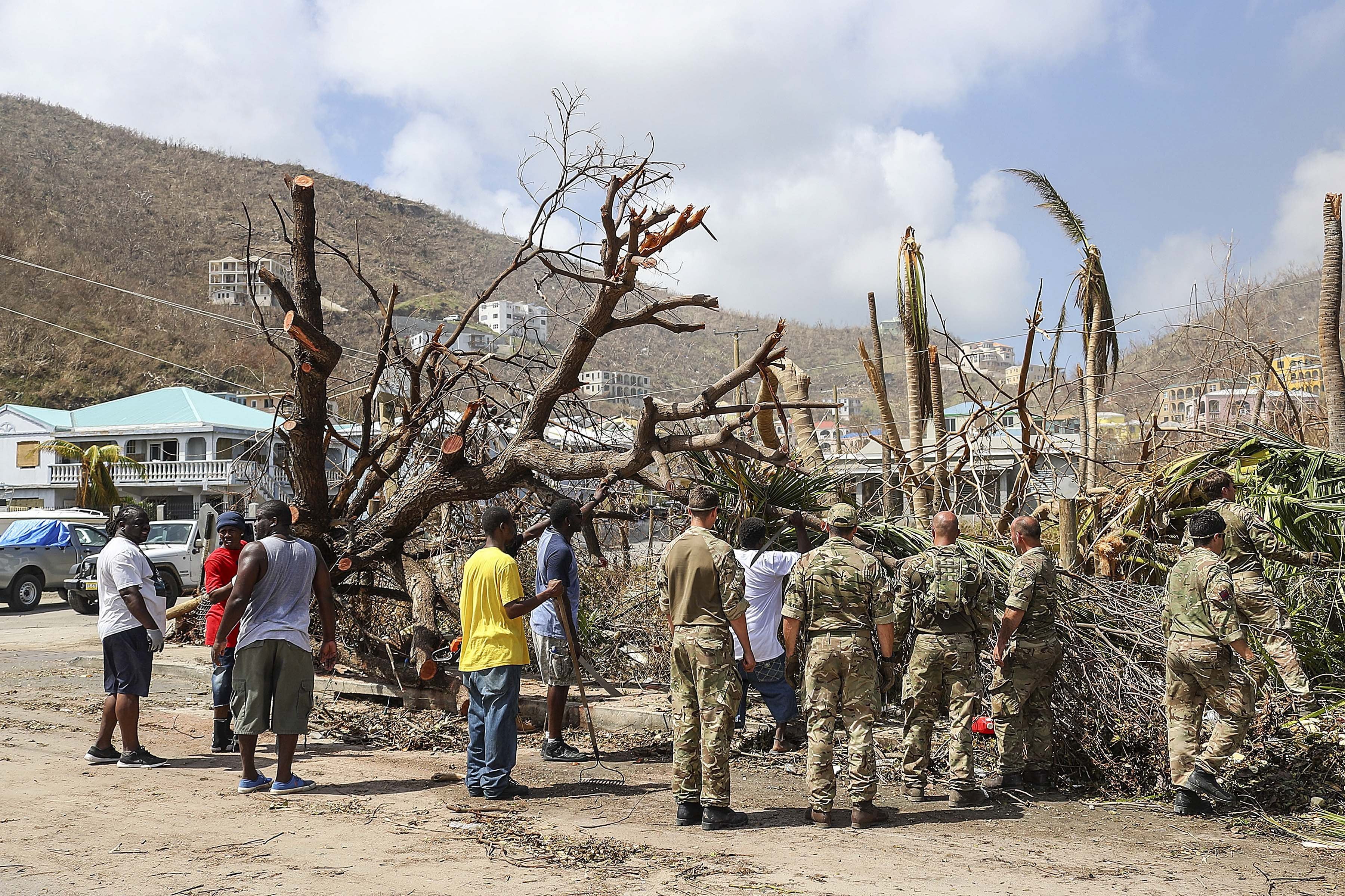 A handout picture provided by the British Ministry of Defence 12 September 2017 shows Army Commandos delivering aid and providing support to British Virgin Islands communities. Some 100 prisoners escaped during Hurricane Irma’s rampage in the Caribbean. Photo: Handout via EPA-EFE
