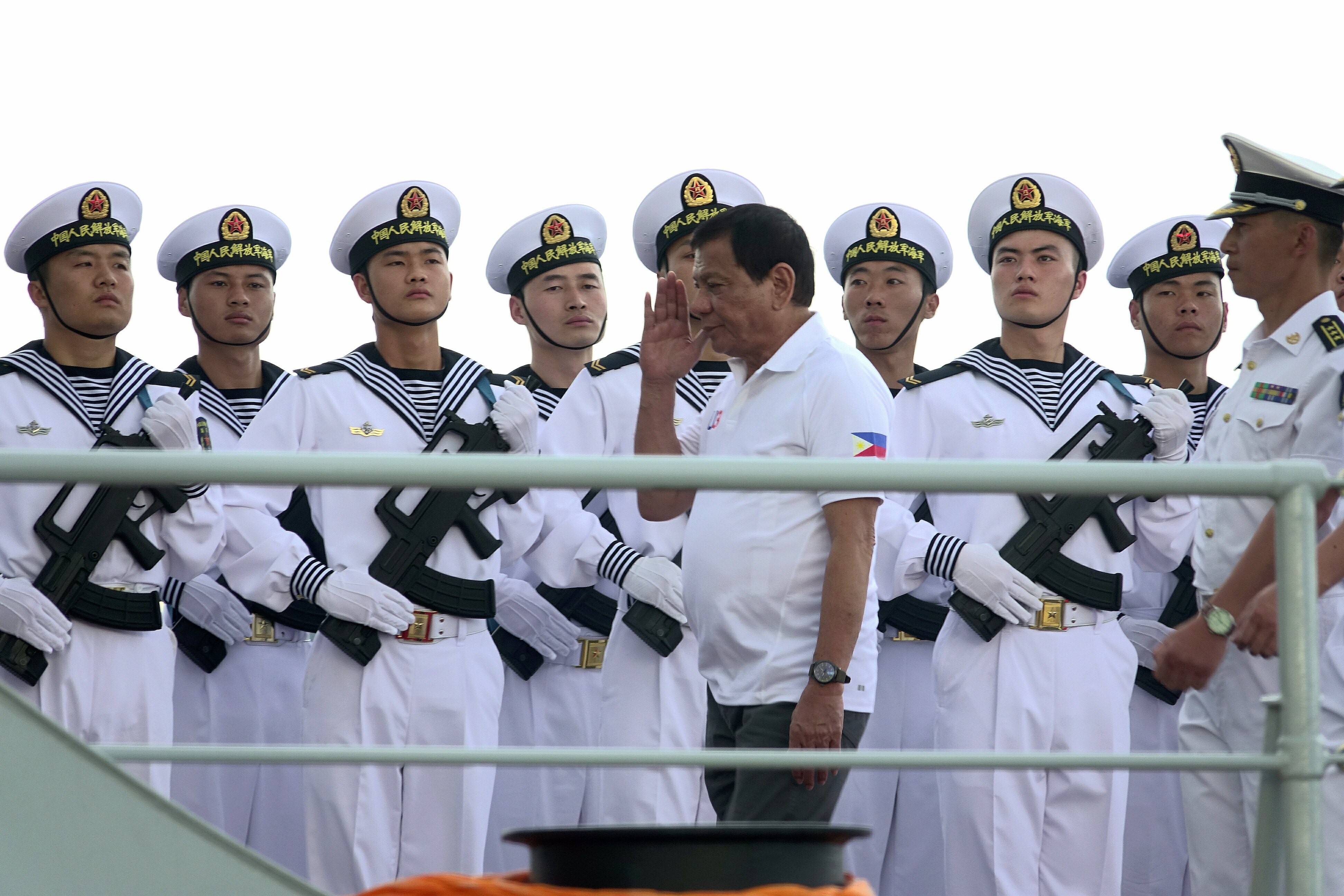 Filipino President Rodrigo Duterte salutes Chinese sailors during a goodwill visit earlier this year. Photo: EPA