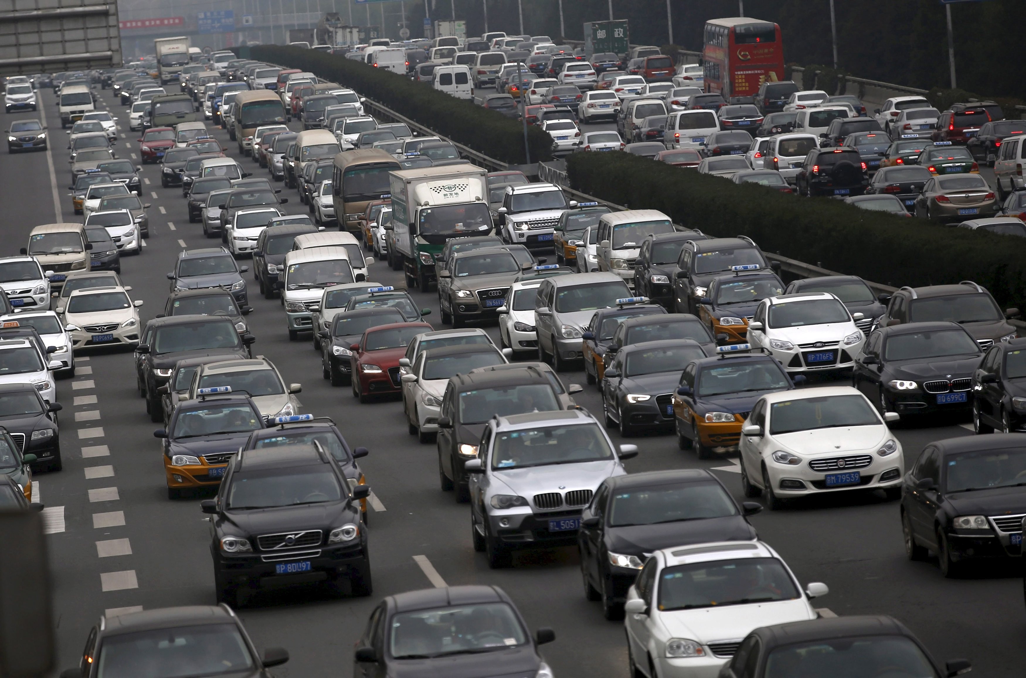 The Chinese central government expects factory output to hit 30 million cars by 2020 and 35 million by 2025. Photo: Reuters
