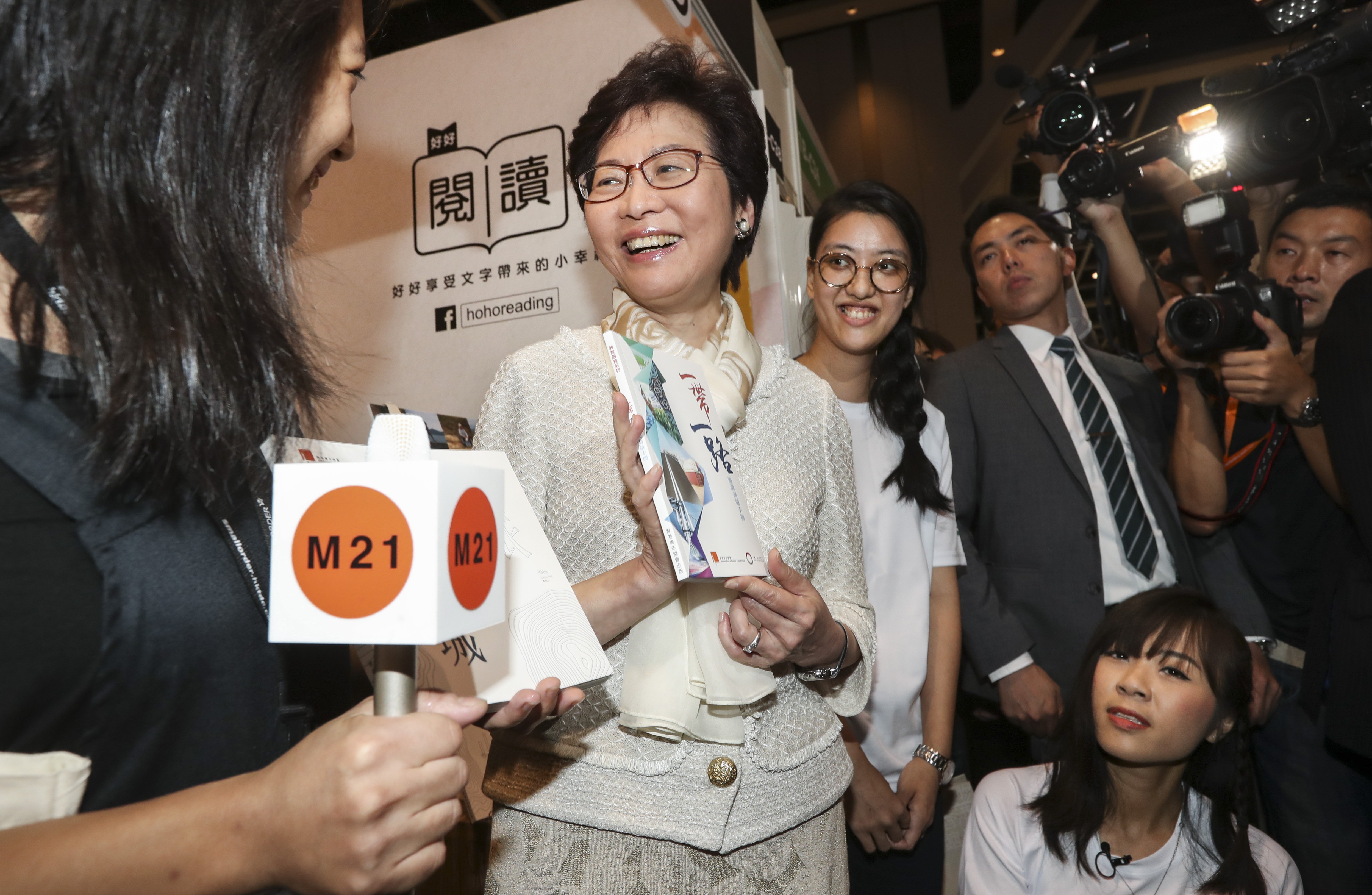 Hong Kong Chief Executive Carrie Lam visits the Hong Kong Federation of Youth Groups booth during the Book Fair at the Hong Kong Convention and Exhibition Centre in July. Photo: Nora Tam