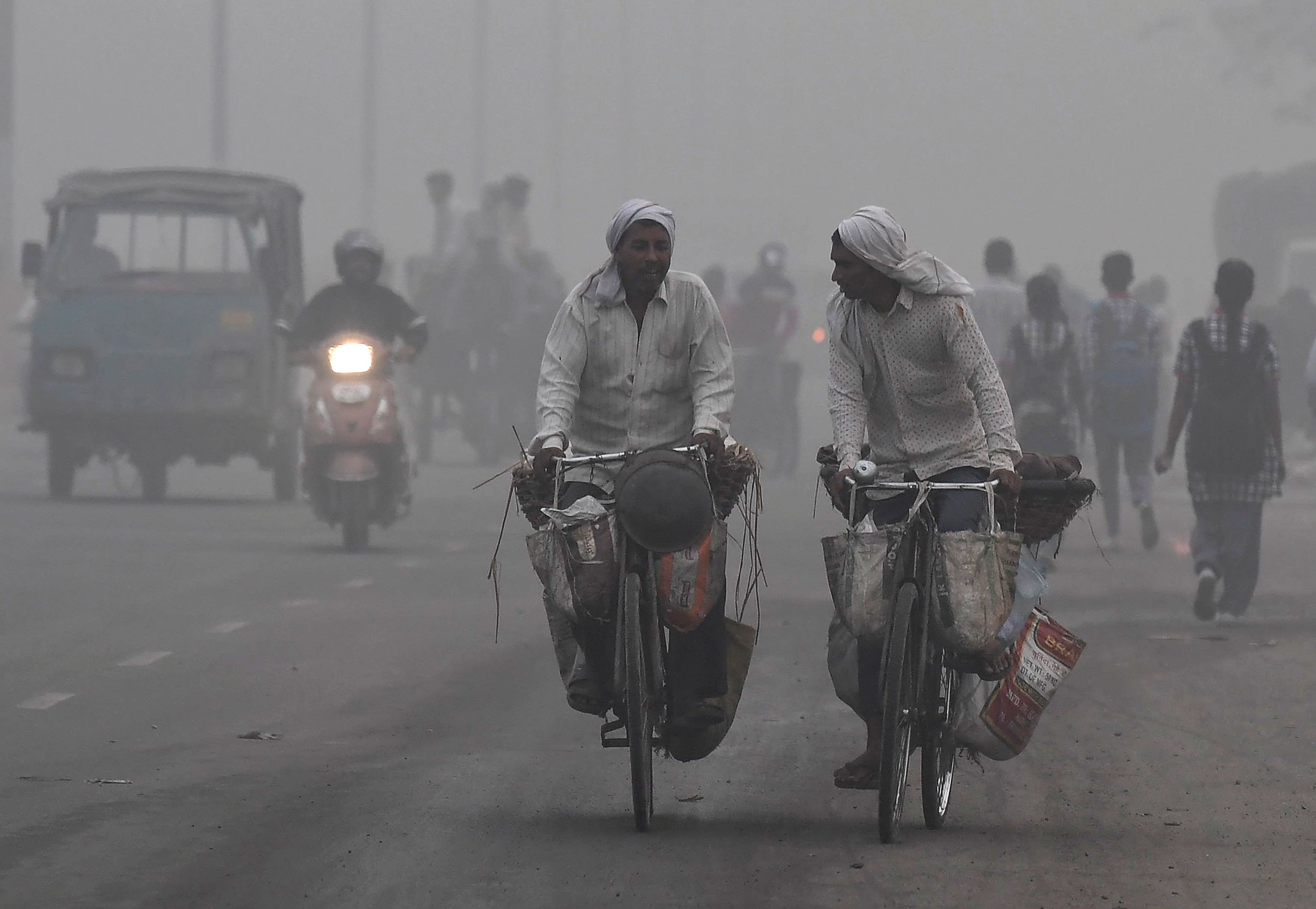 Doctors warn of health emergency in 'unlivable' New Delhi as smog