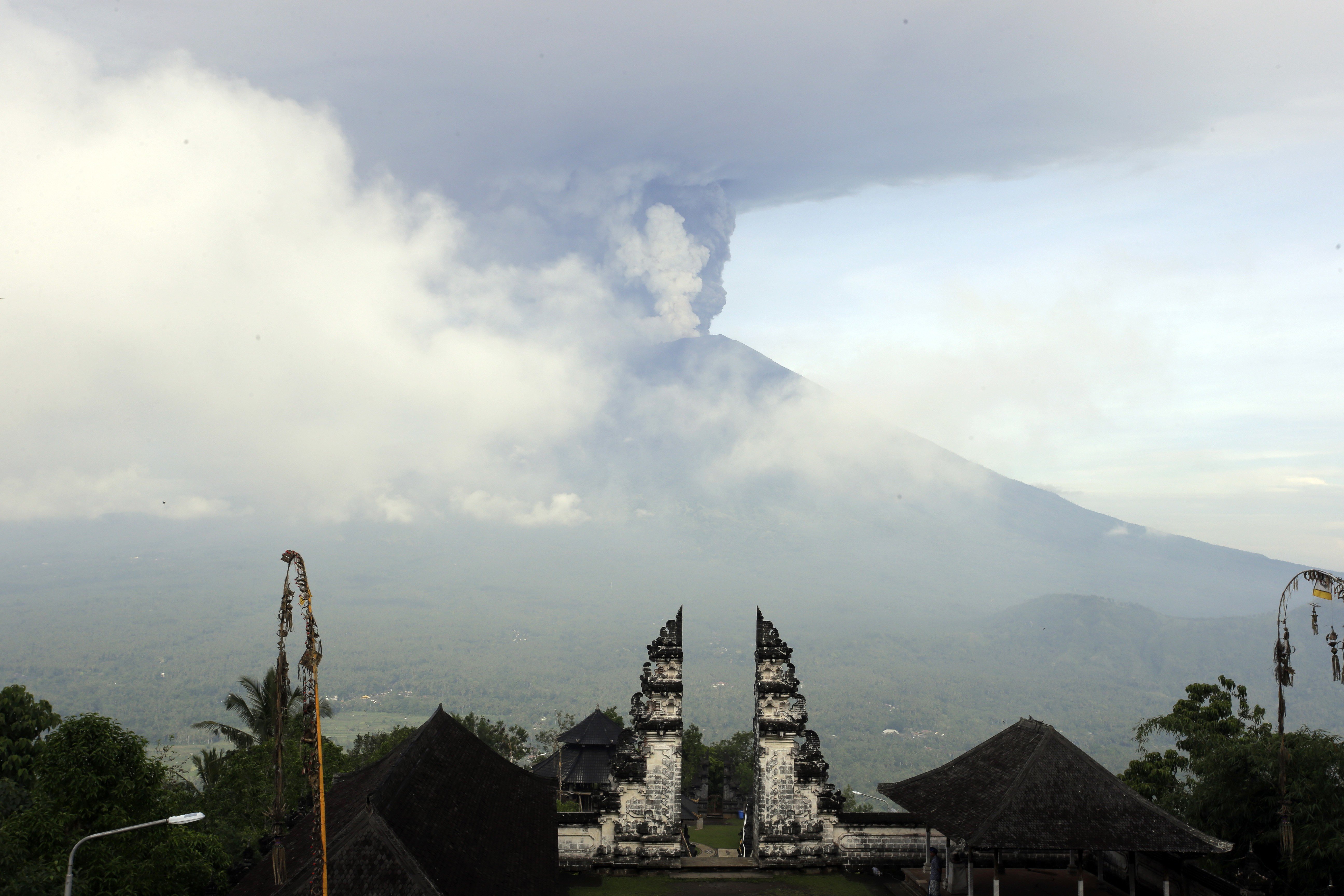 Huge columns of thick grey smoke have been released from Mount Agung in Bali, reaching more than 3km into the sky and forcing flights to be grounded. Photo: AP