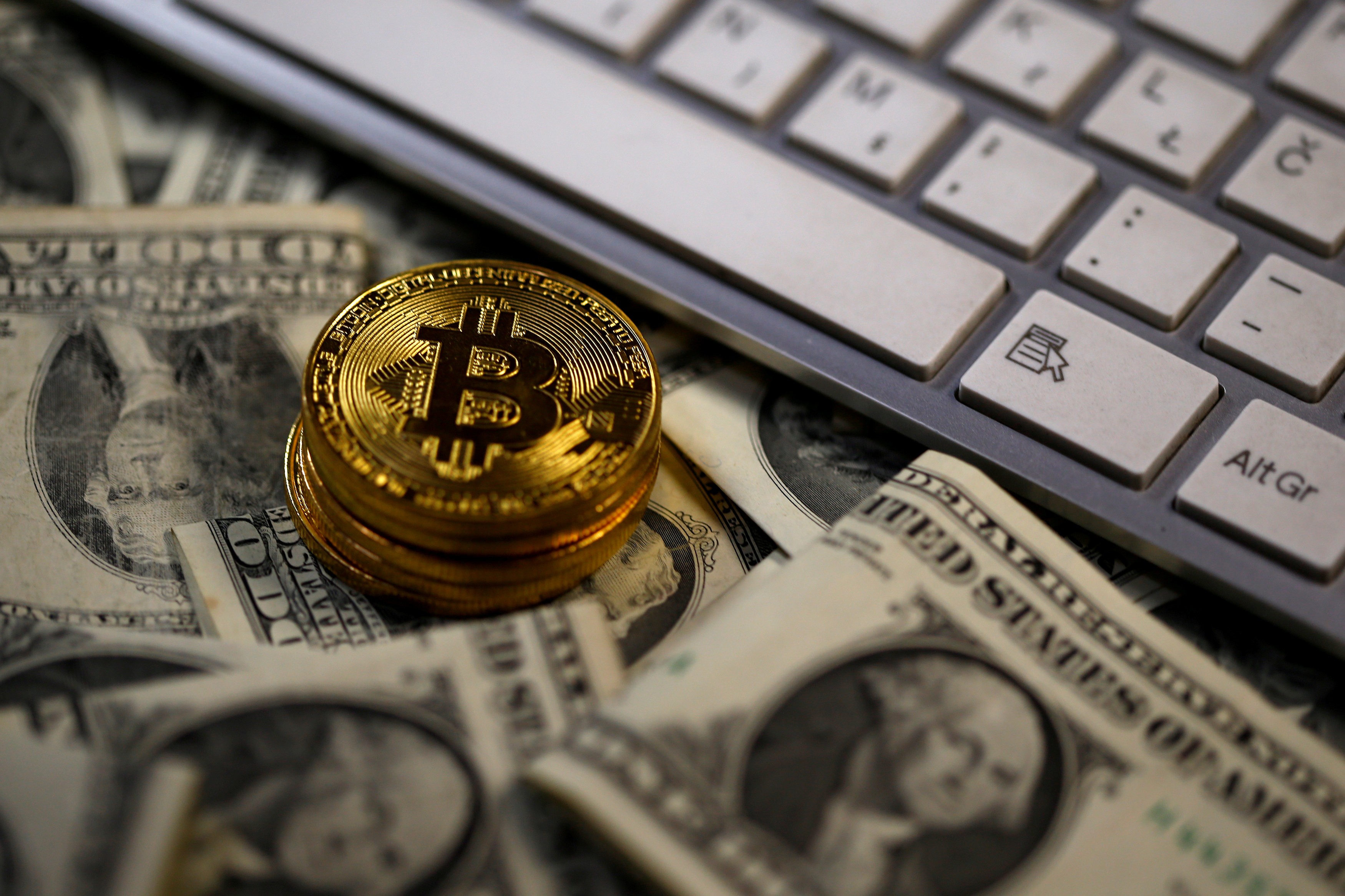 Bitcoin closing in on US$10,000 as hedge funds pour into cryptocurrency |  South China Morning Post