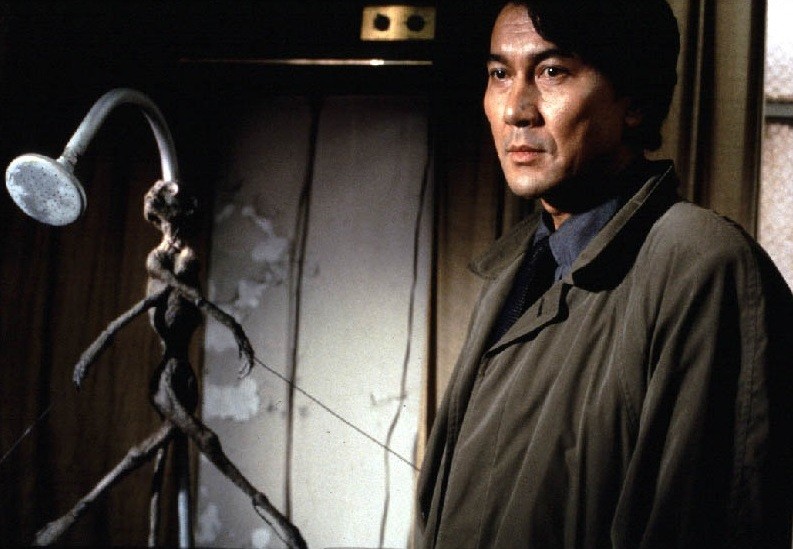 Koji Yakusho plays a detective in the film Cure (1997), directed by Kiyoshi Kurosawa.