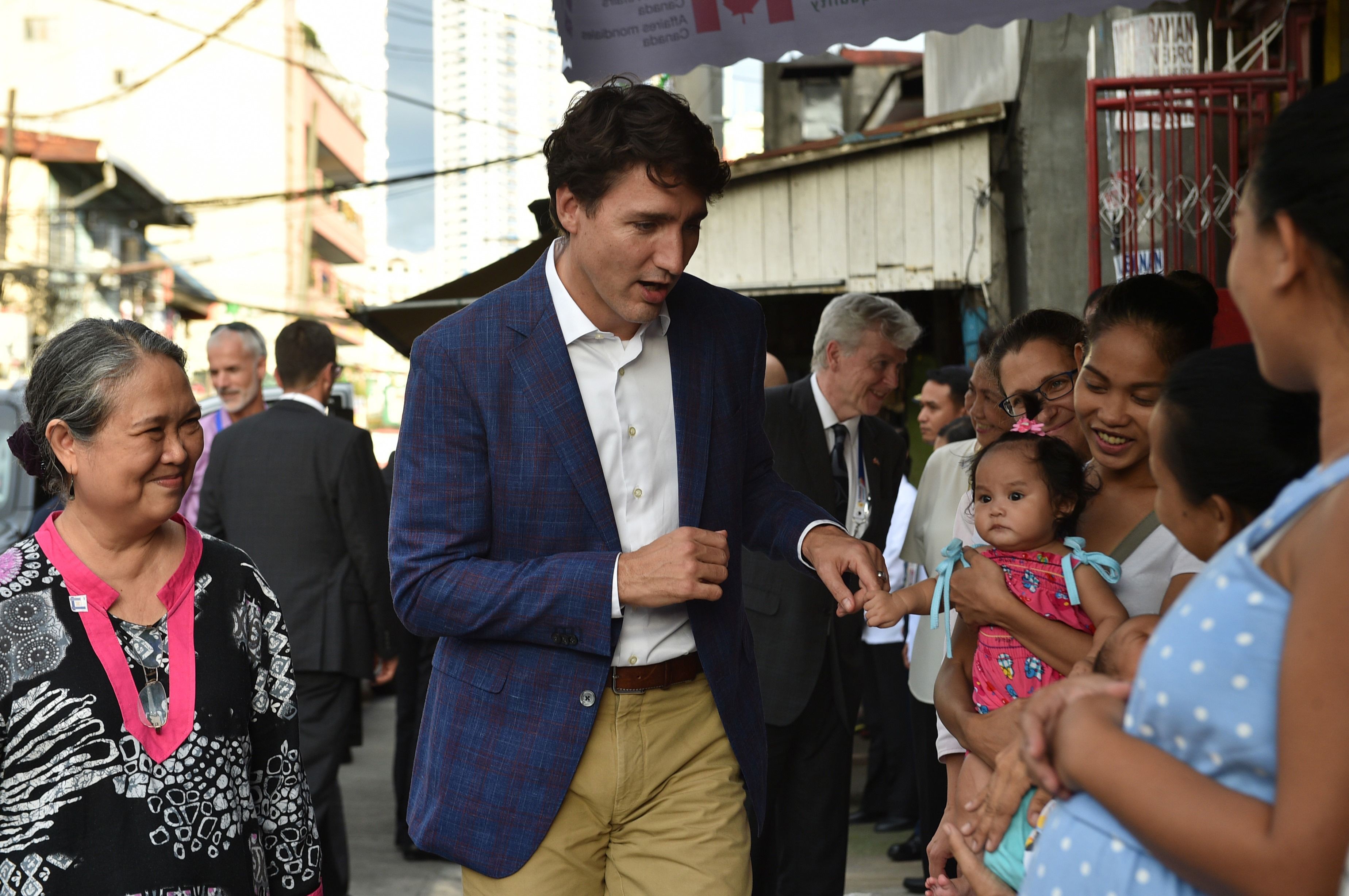 Justin Trudeau and Li Keqiang visit the Bell Centre 