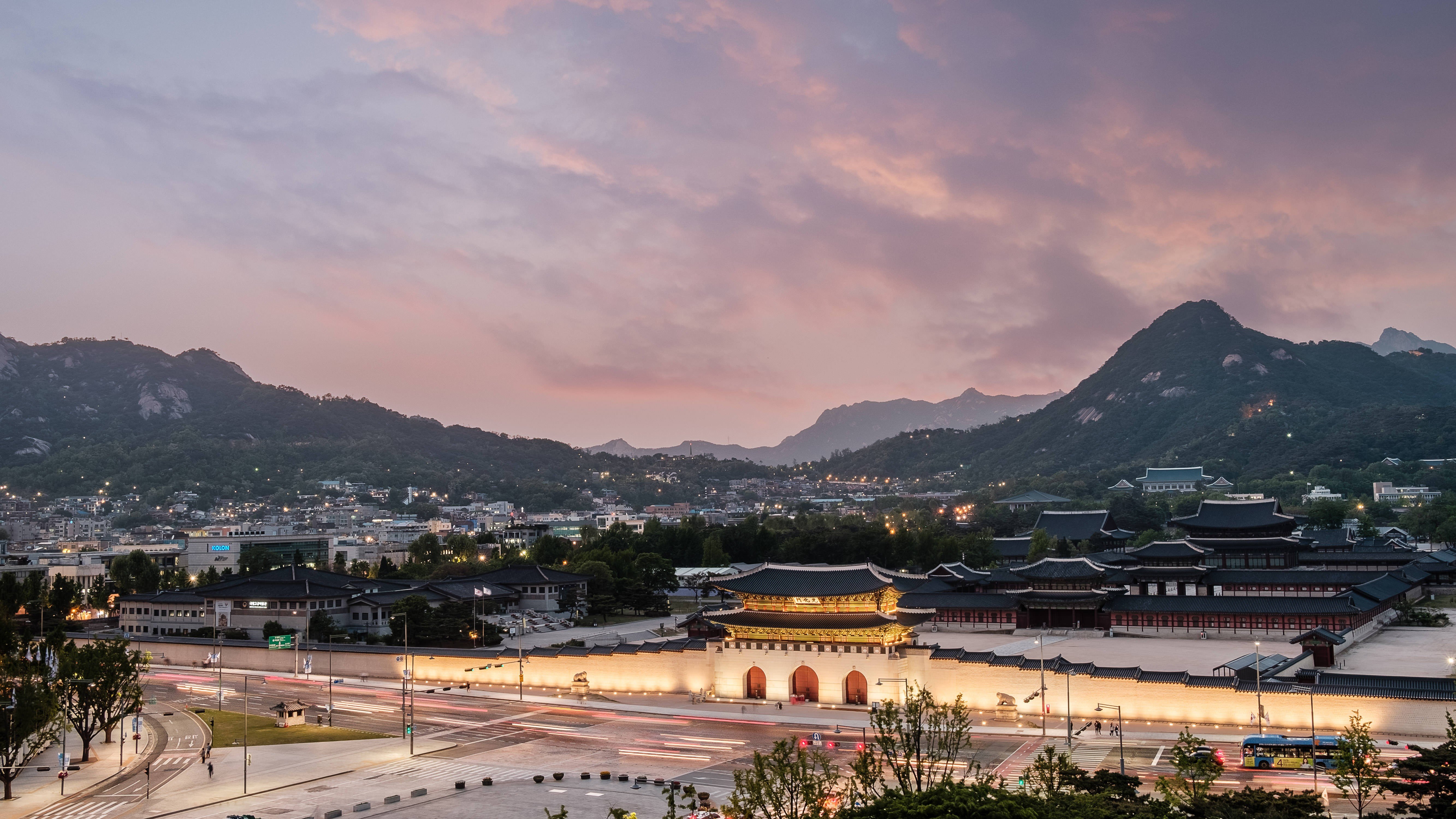 Spice up your time in Seoul with our guide to fun and fascinating experiences, whether it is pampering in the airport, a quick trip to Chinatown, or a longer jaunt to Jamsil Special Tourist Zone to see the world’s fifth tallest building