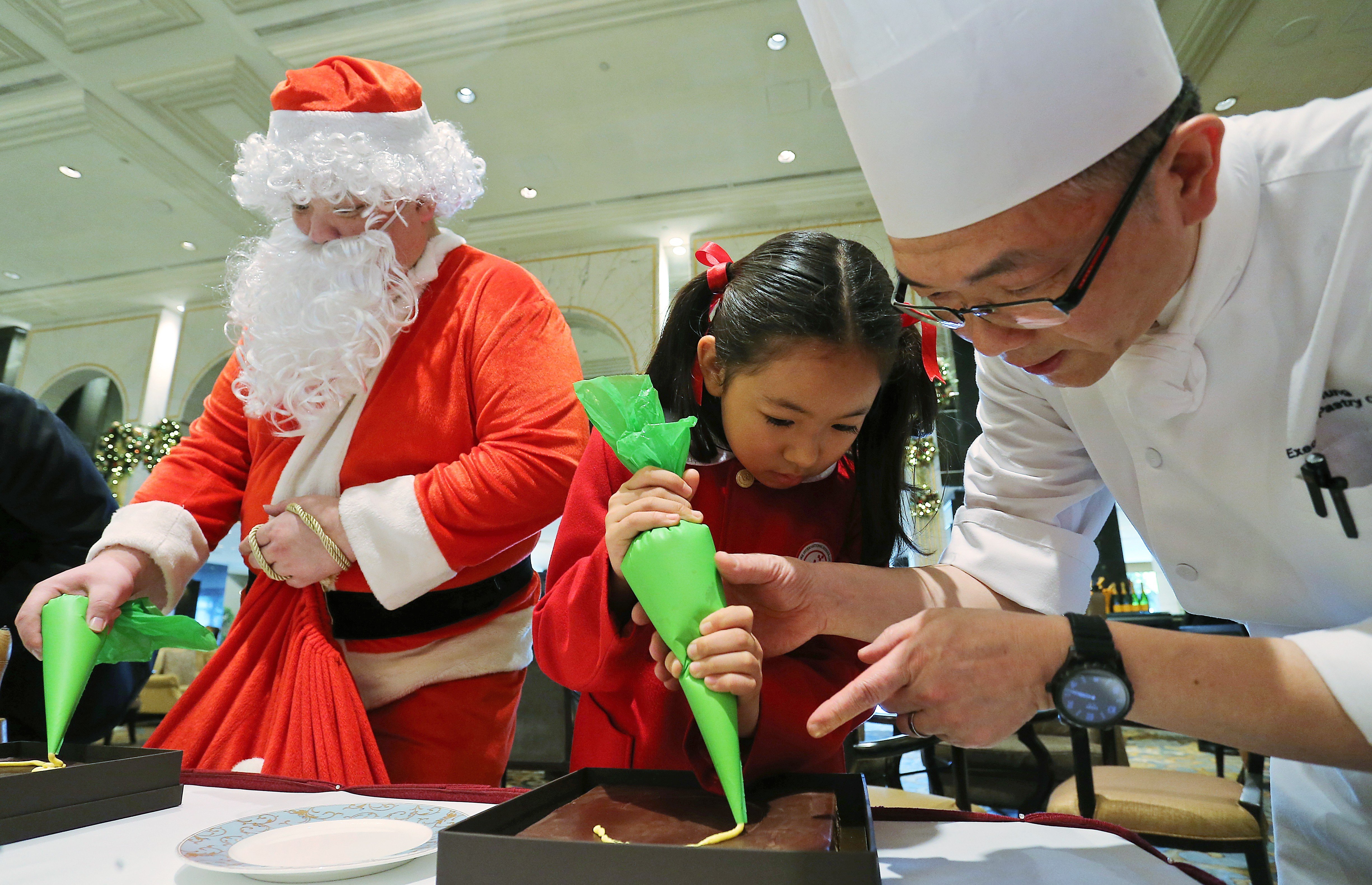 A Singapore International School pupil and Kowloon Shangri-La’s Wins Hung in Tsim Sha Tsui East. Photo: Dickson Lee