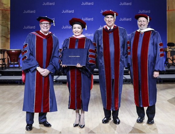 Peng Liyuan (2nd left), folk singing soprano and wife of Chinese President Xi Jinping, receives her honorary doctorate from New York’s Juilliard School at a ceremony in Beijing on December 6. Photo: China Conservatory of Music