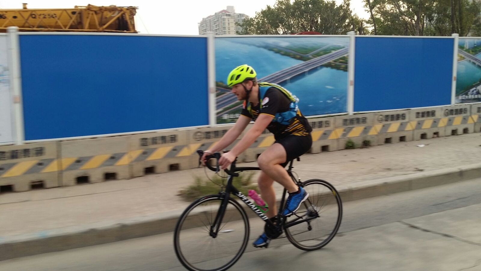 Cycling 160km through China, from Zhuhai to Chikan. Photos: Mad Dogs